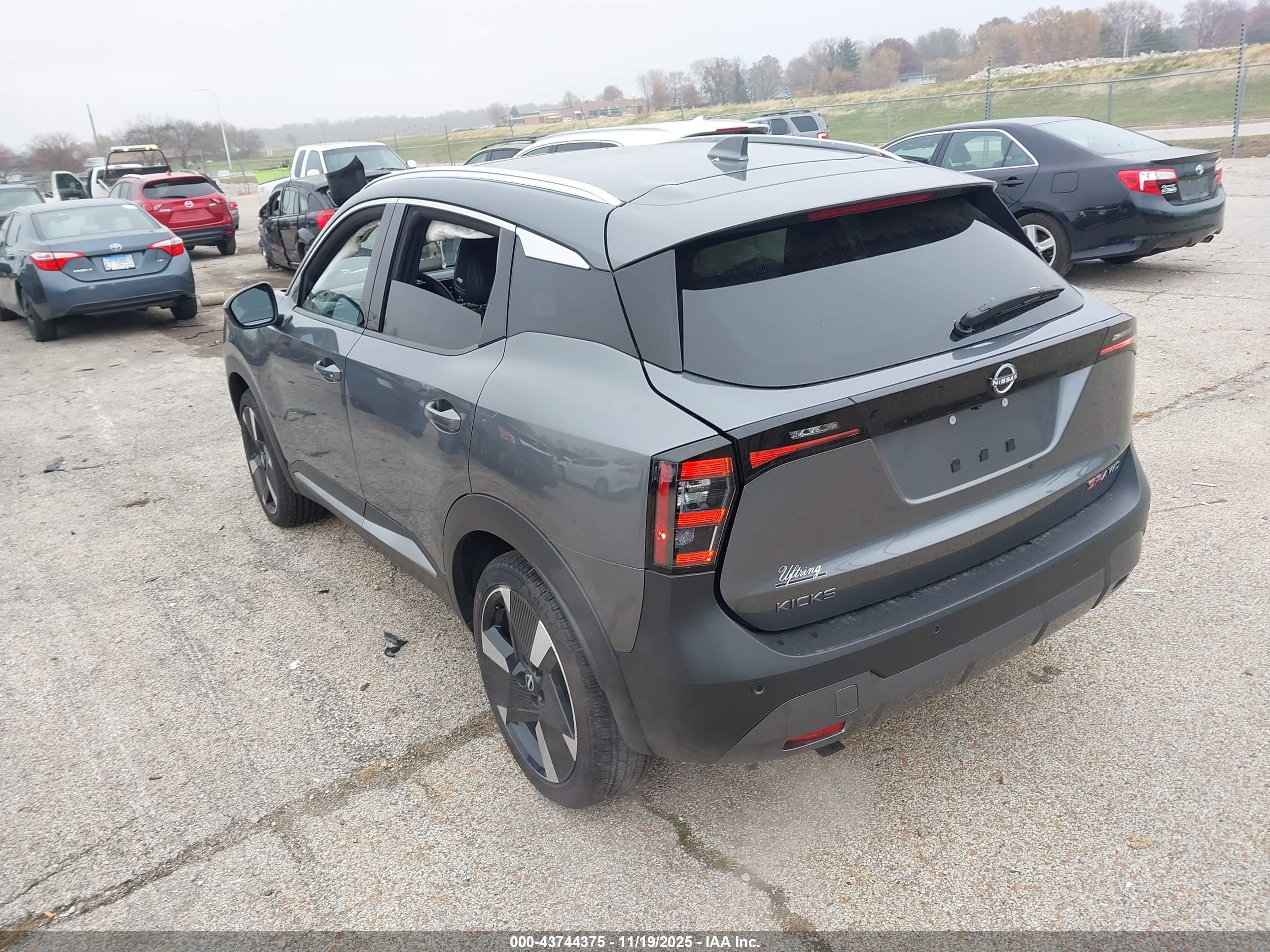 NISSAN KICKS image 3