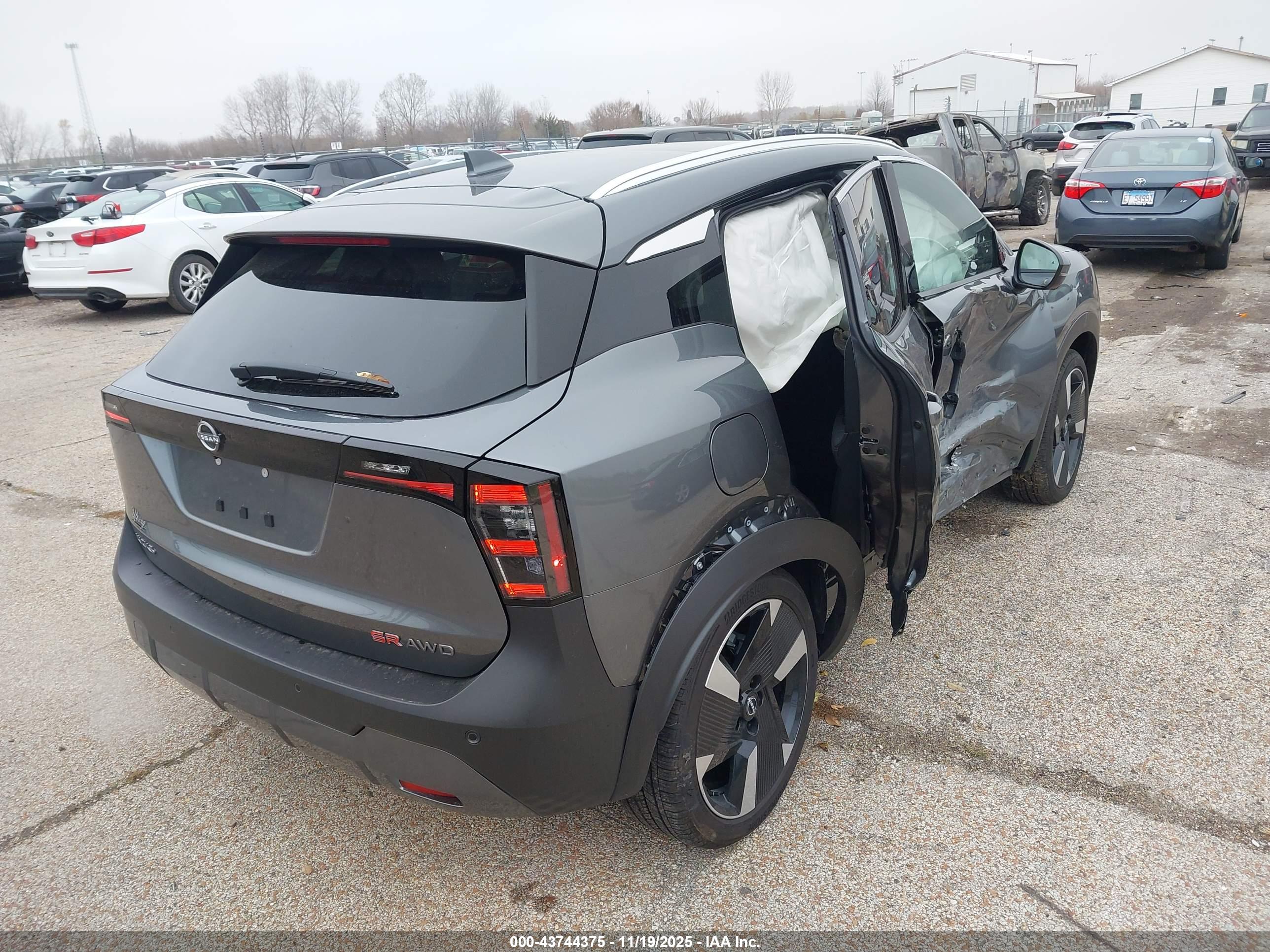 NISSAN KICKS image 4