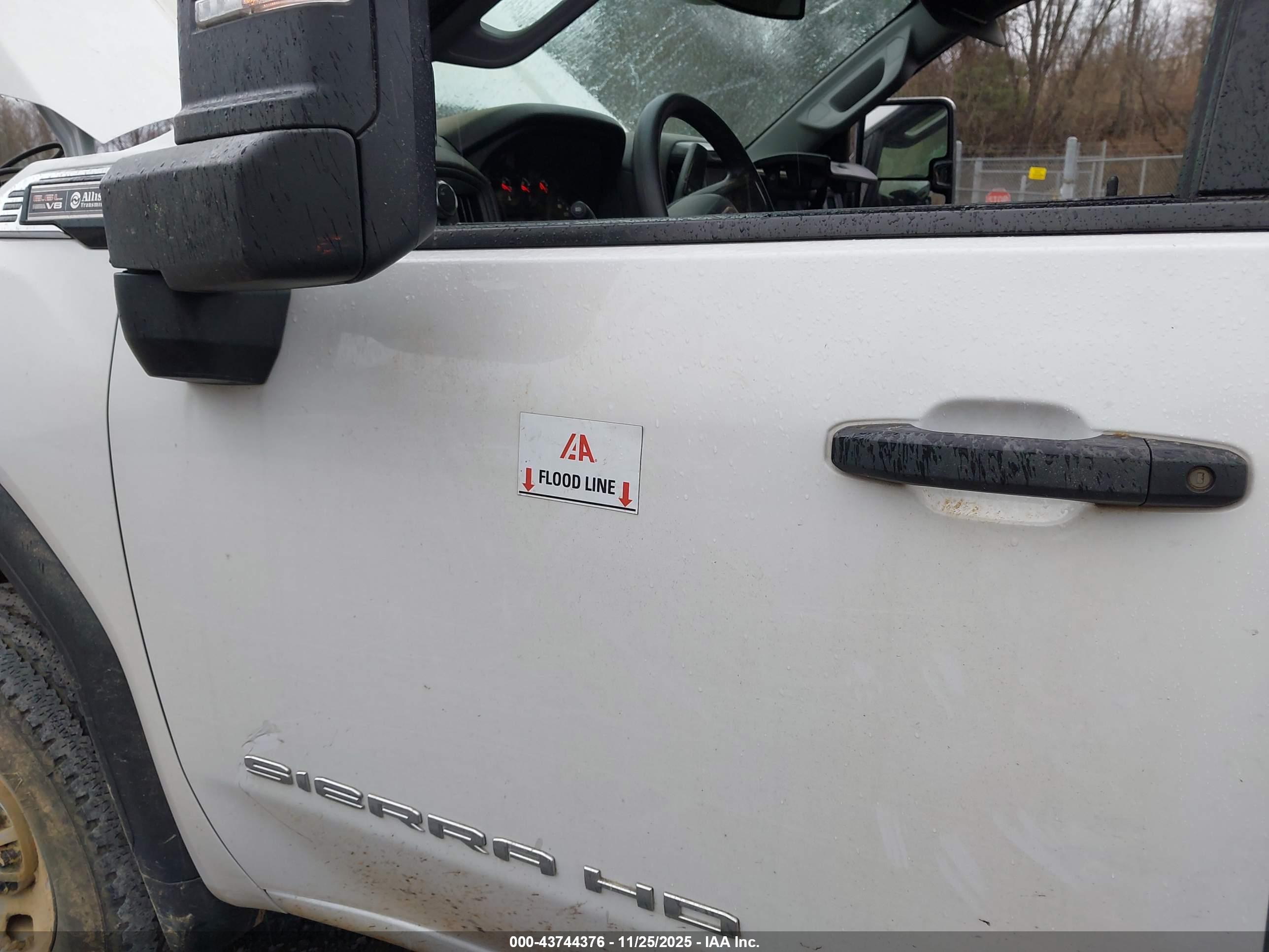 GMC SIERRA image 6