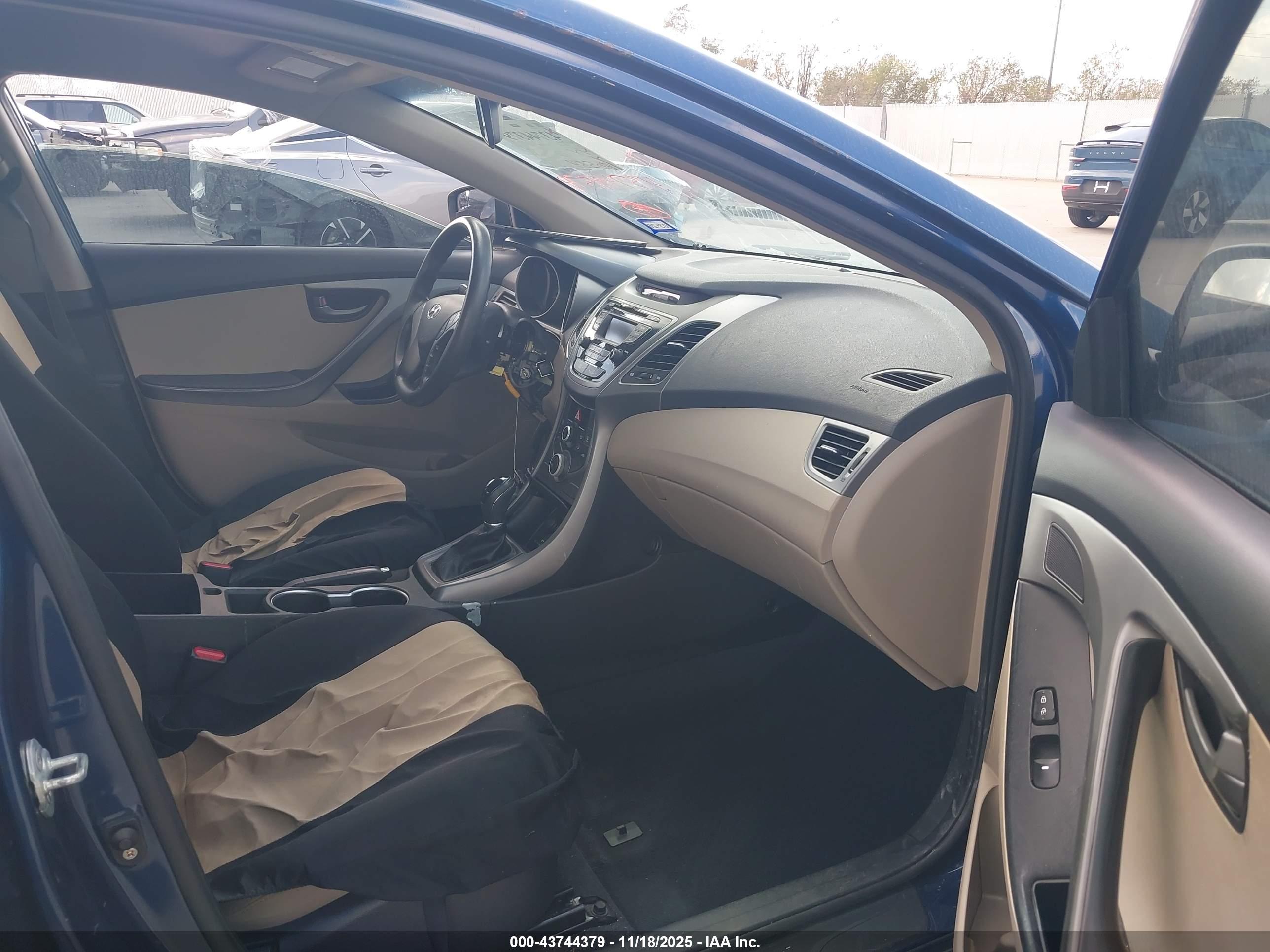 HYUNDAI ELANTRA image 5