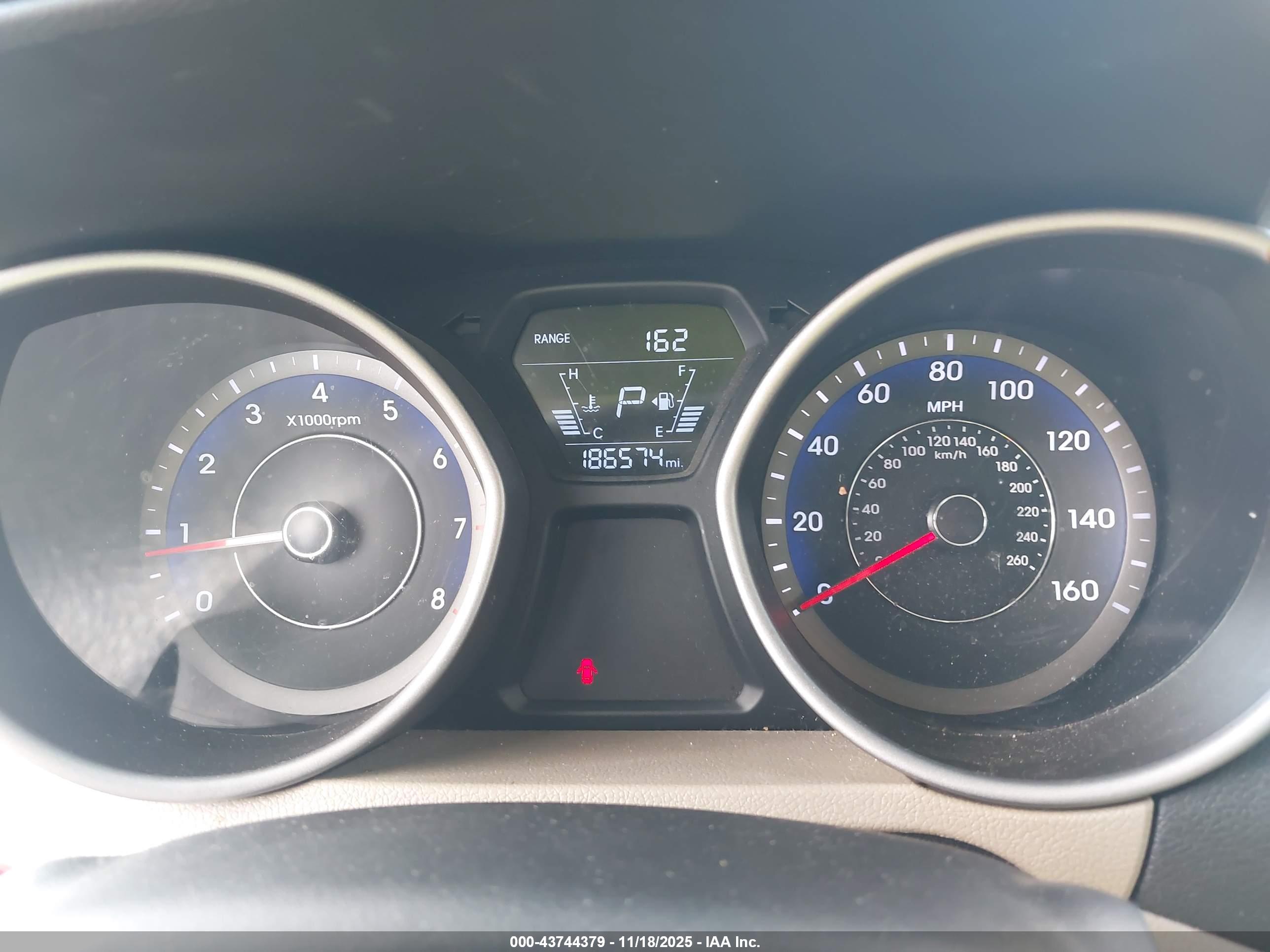 HYUNDAI ELANTRA image 7