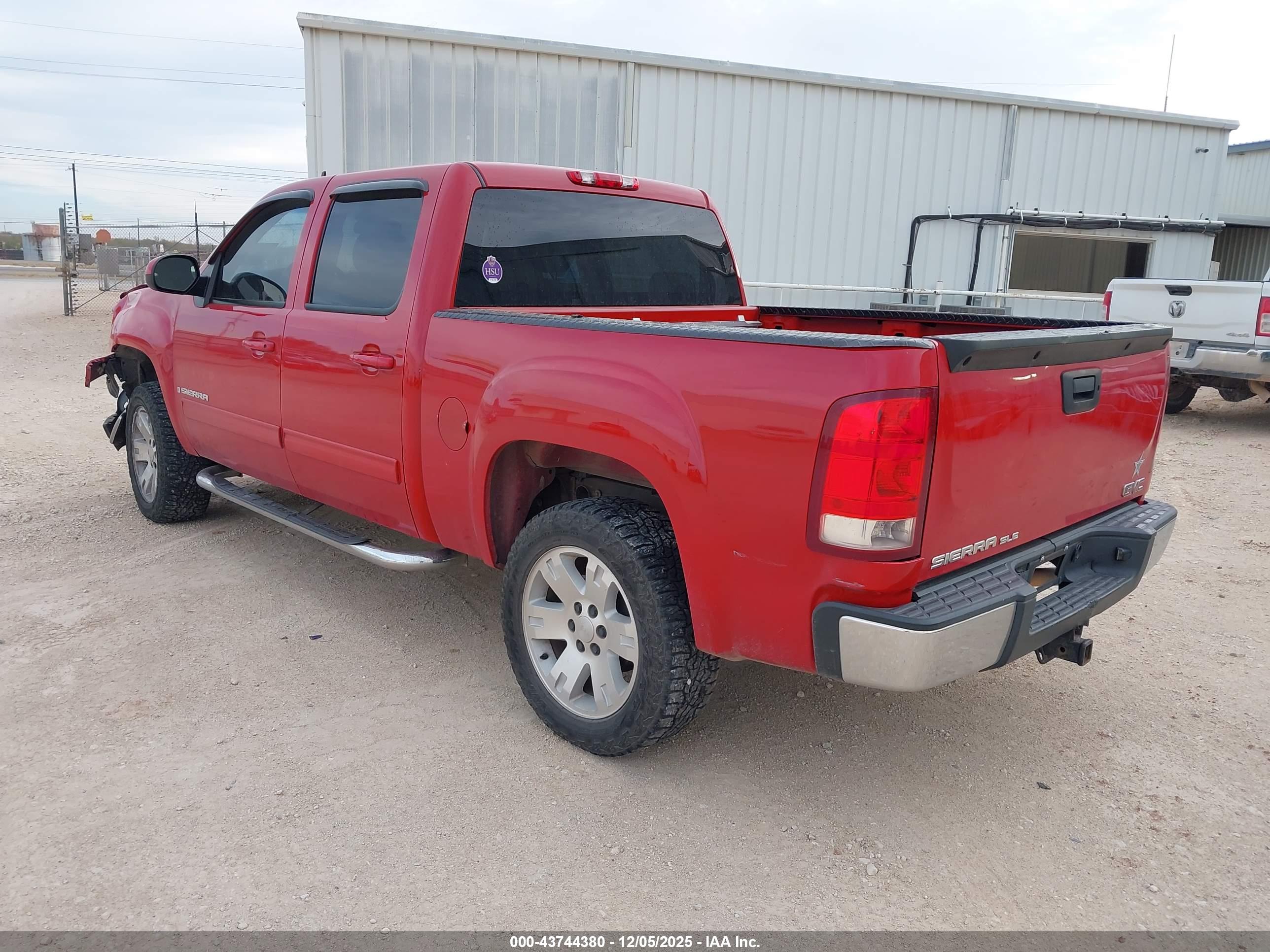 GMC SIERRA image 3