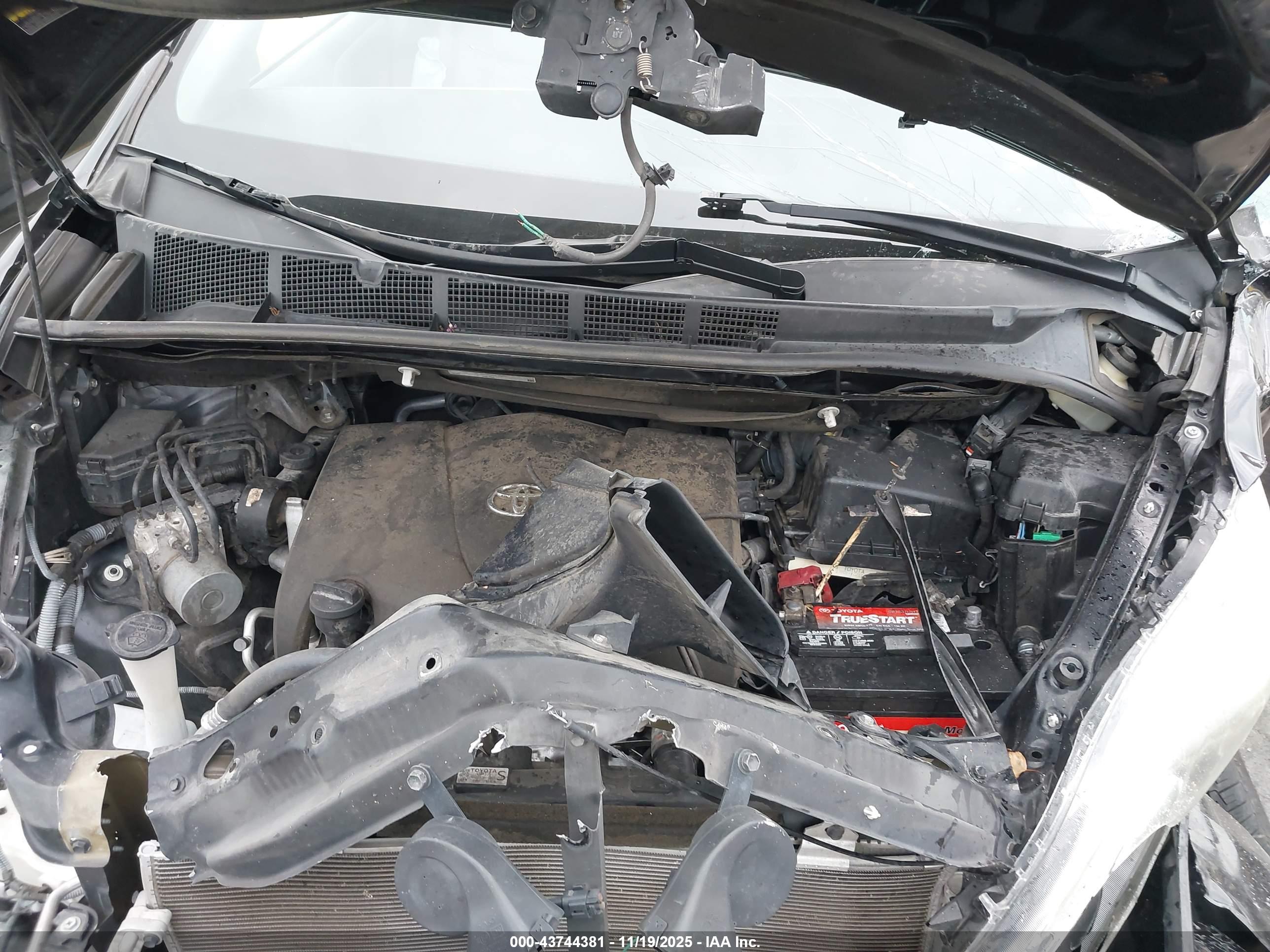 TOYOTA SIENNA image 10