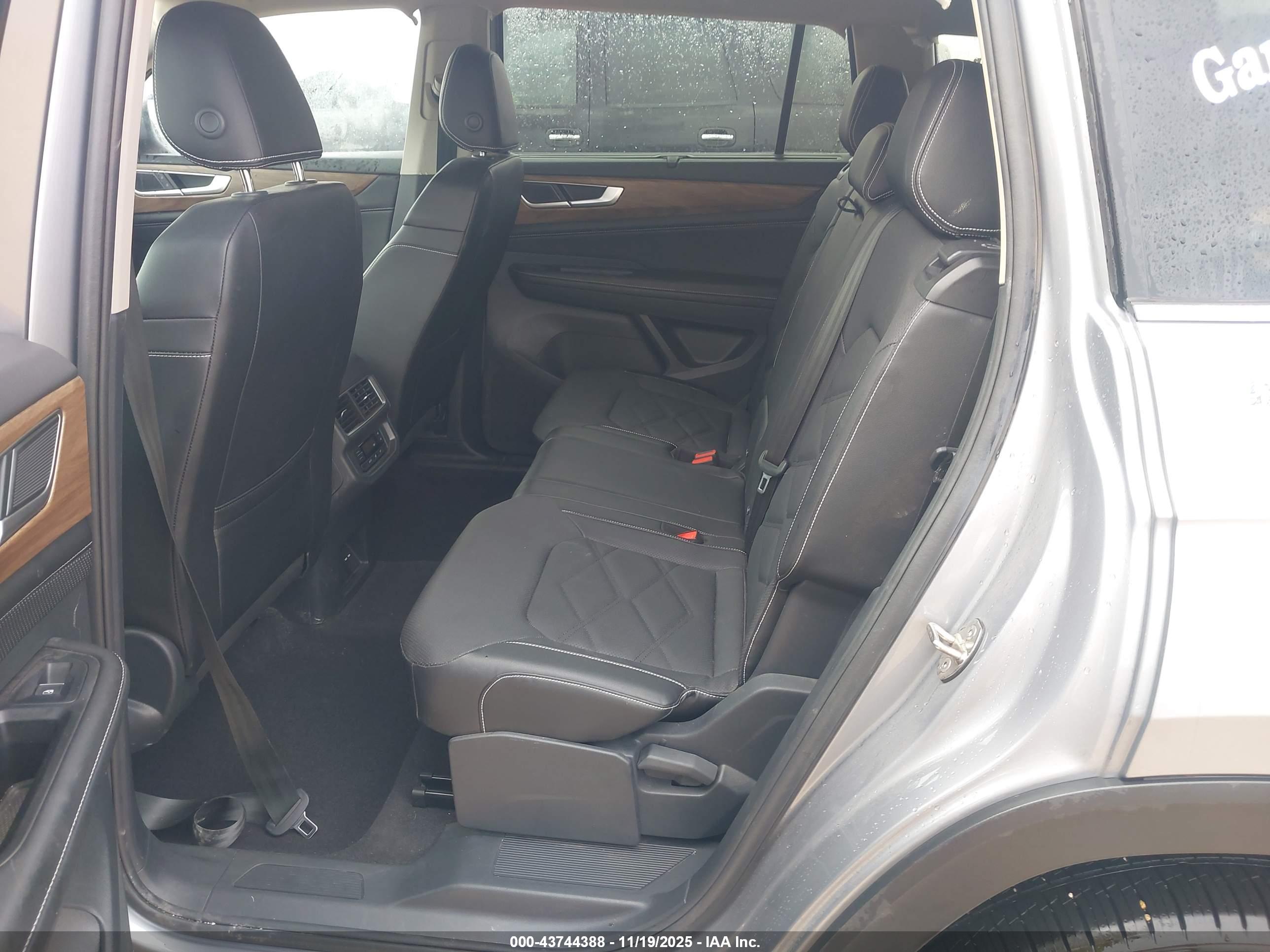 VOLKSWAGEN ATLAS image 8