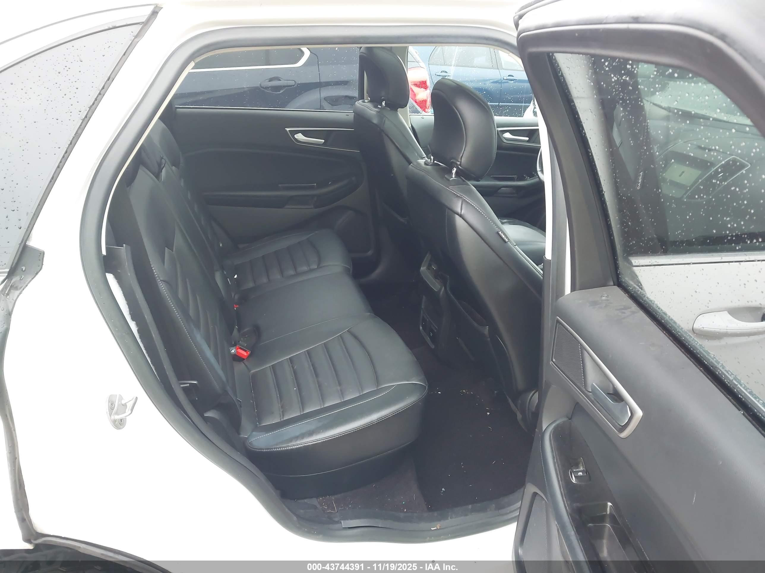 FORD EDGE image 8