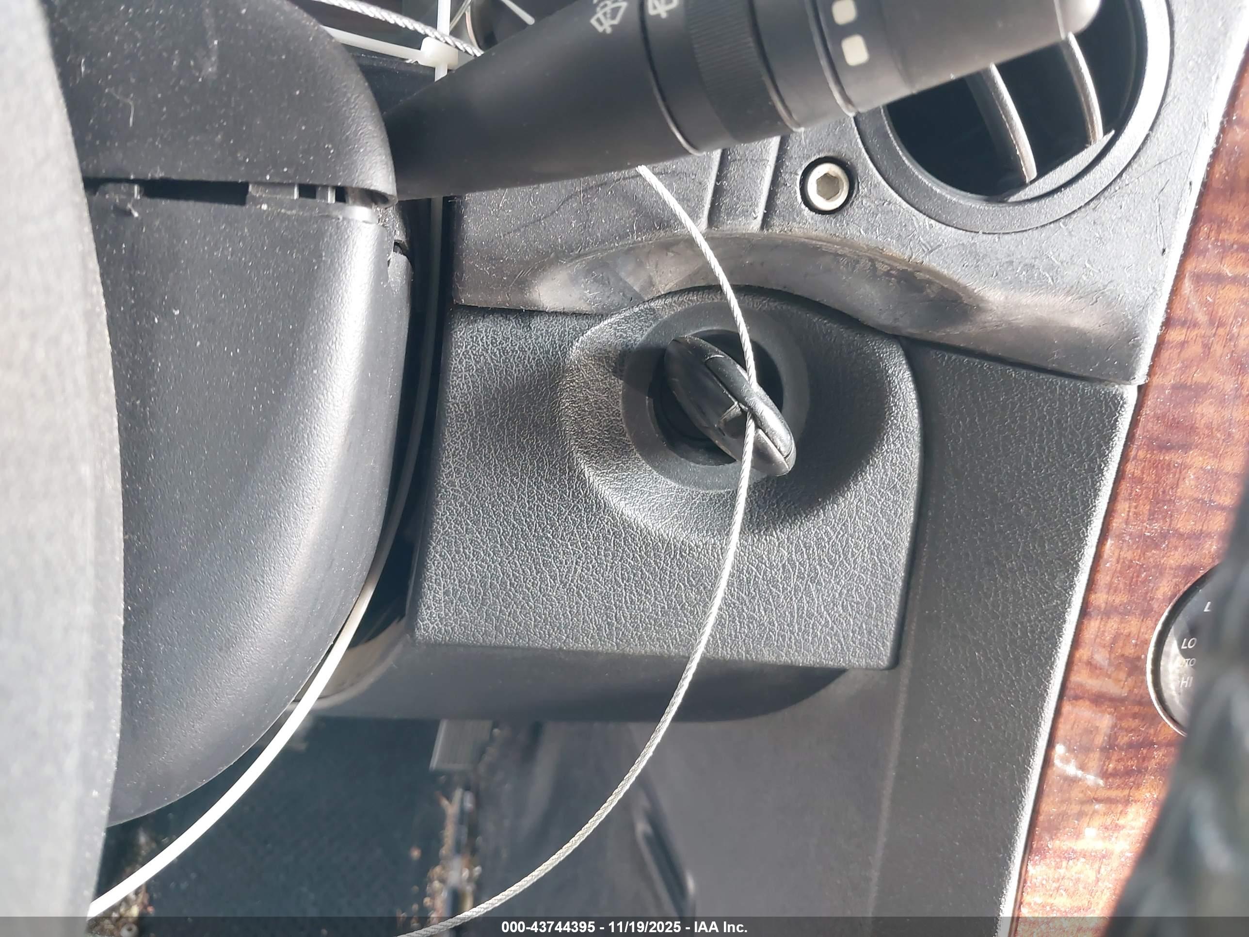 JEEP COMMANDER image 11