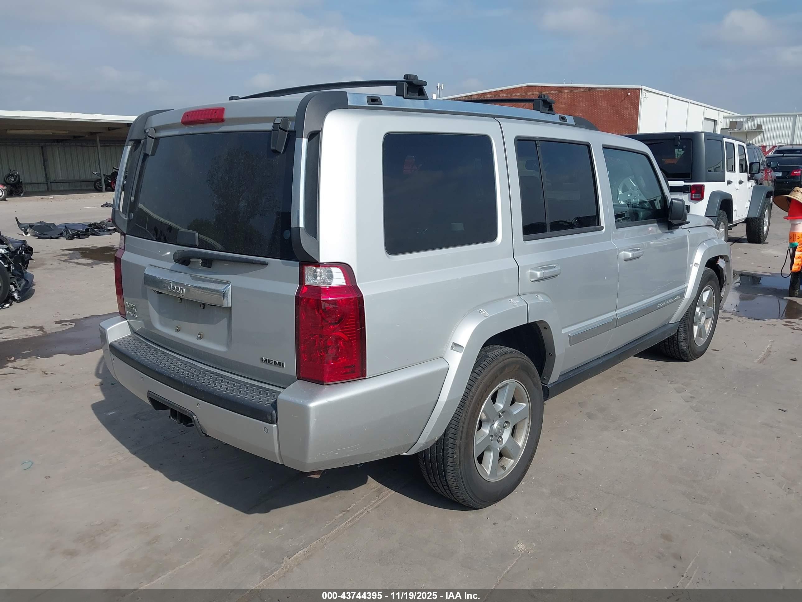 JEEP COMMANDER image 4