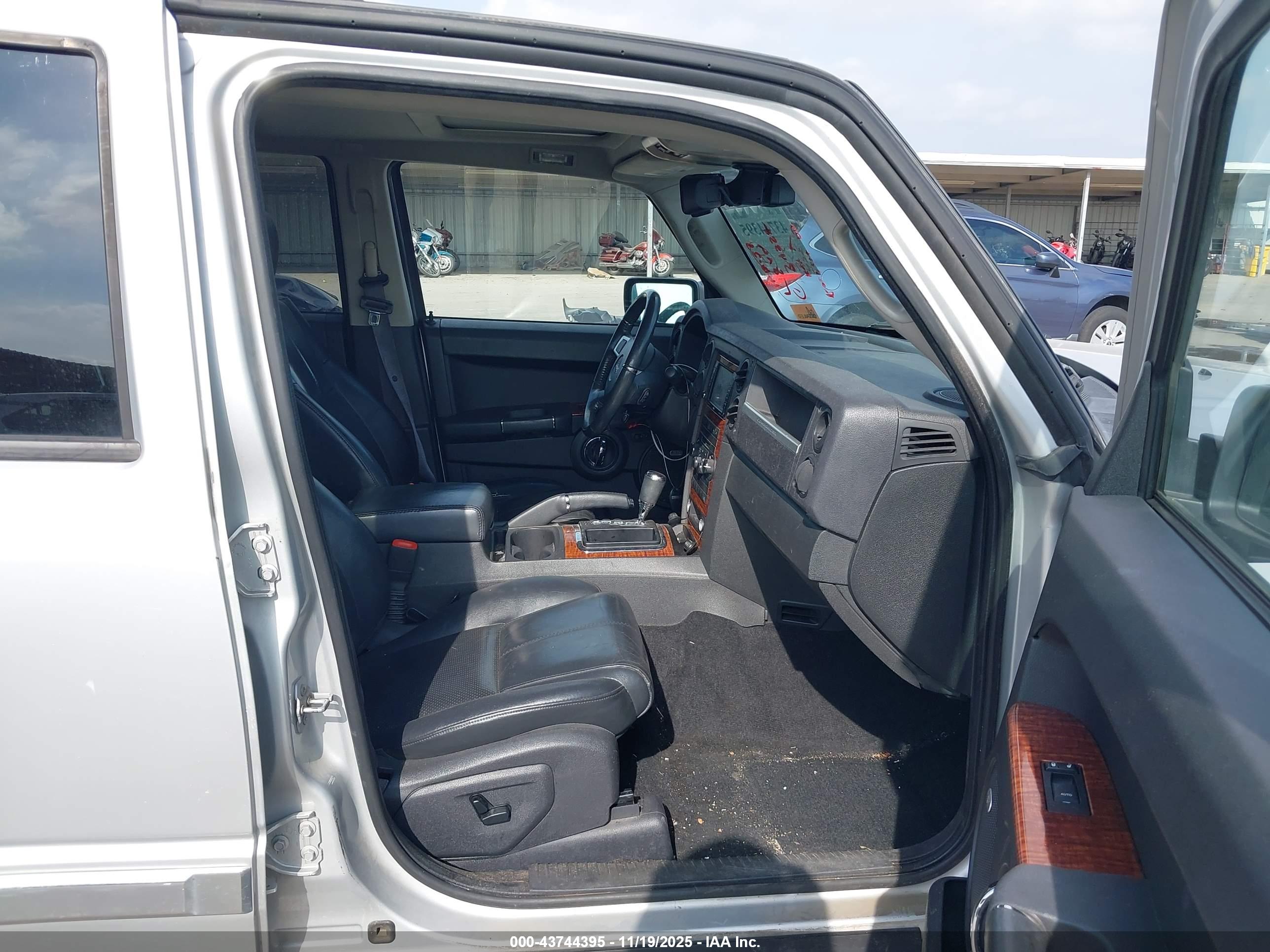 JEEP COMMANDER image 5