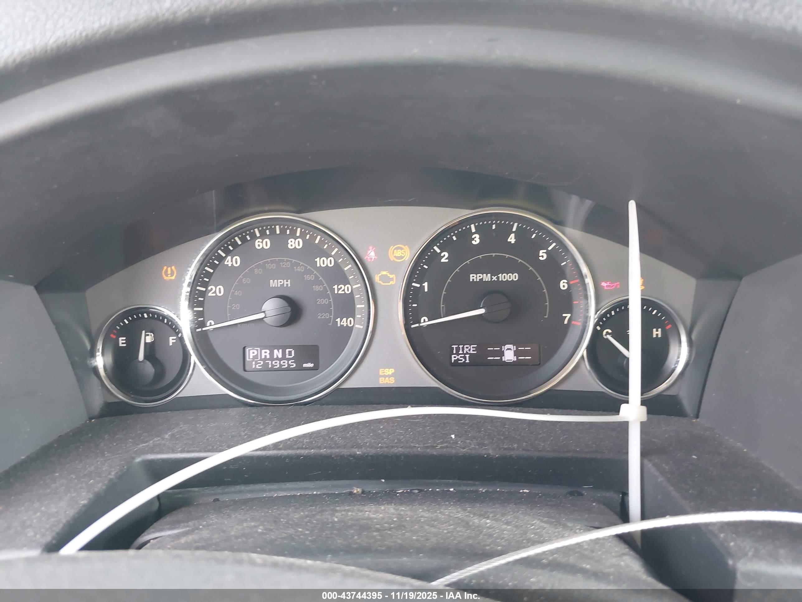 JEEP COMMANDER image 7
