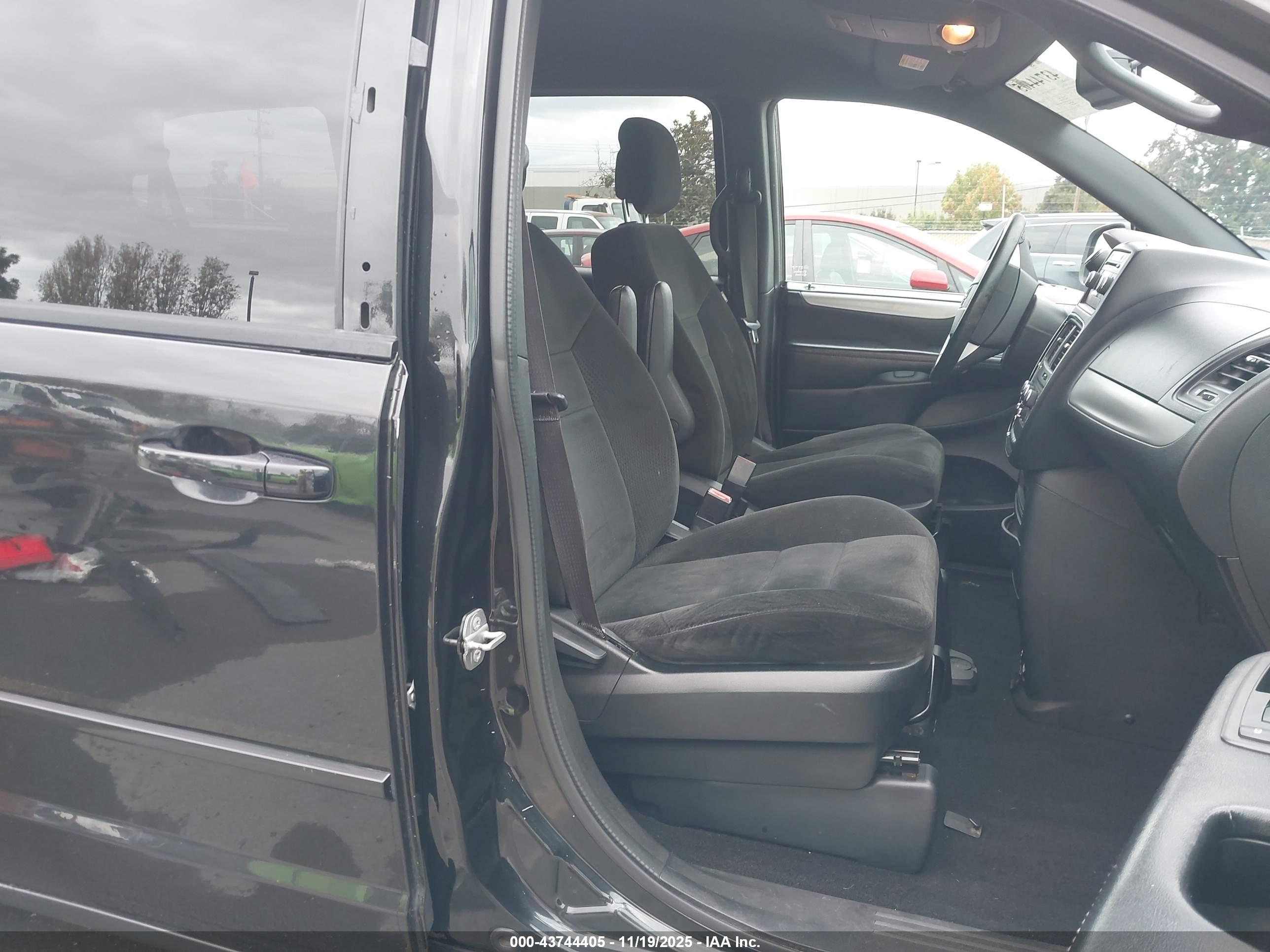 DODGE GRAND image 5
