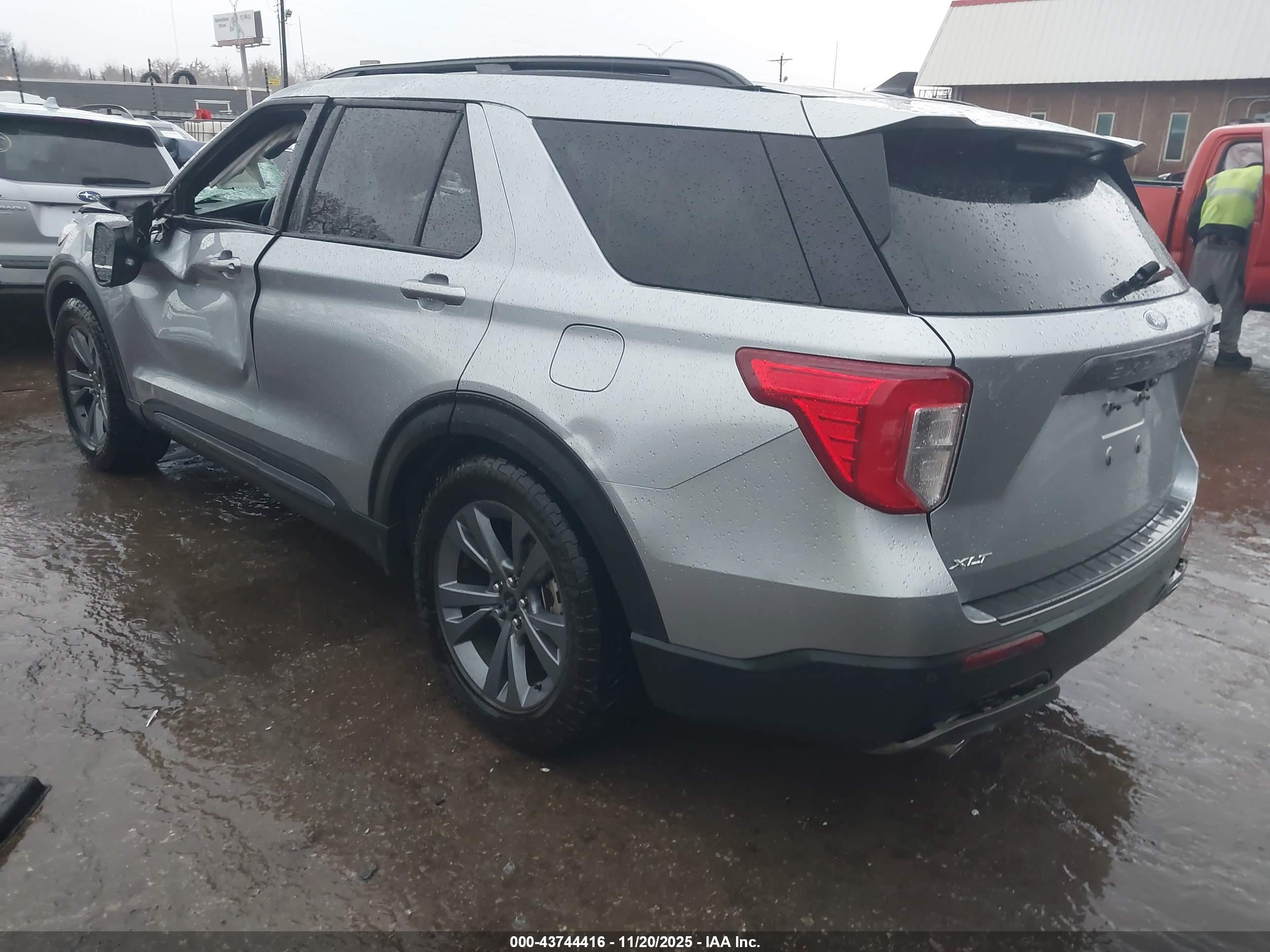 FORD EXPLORER image 3