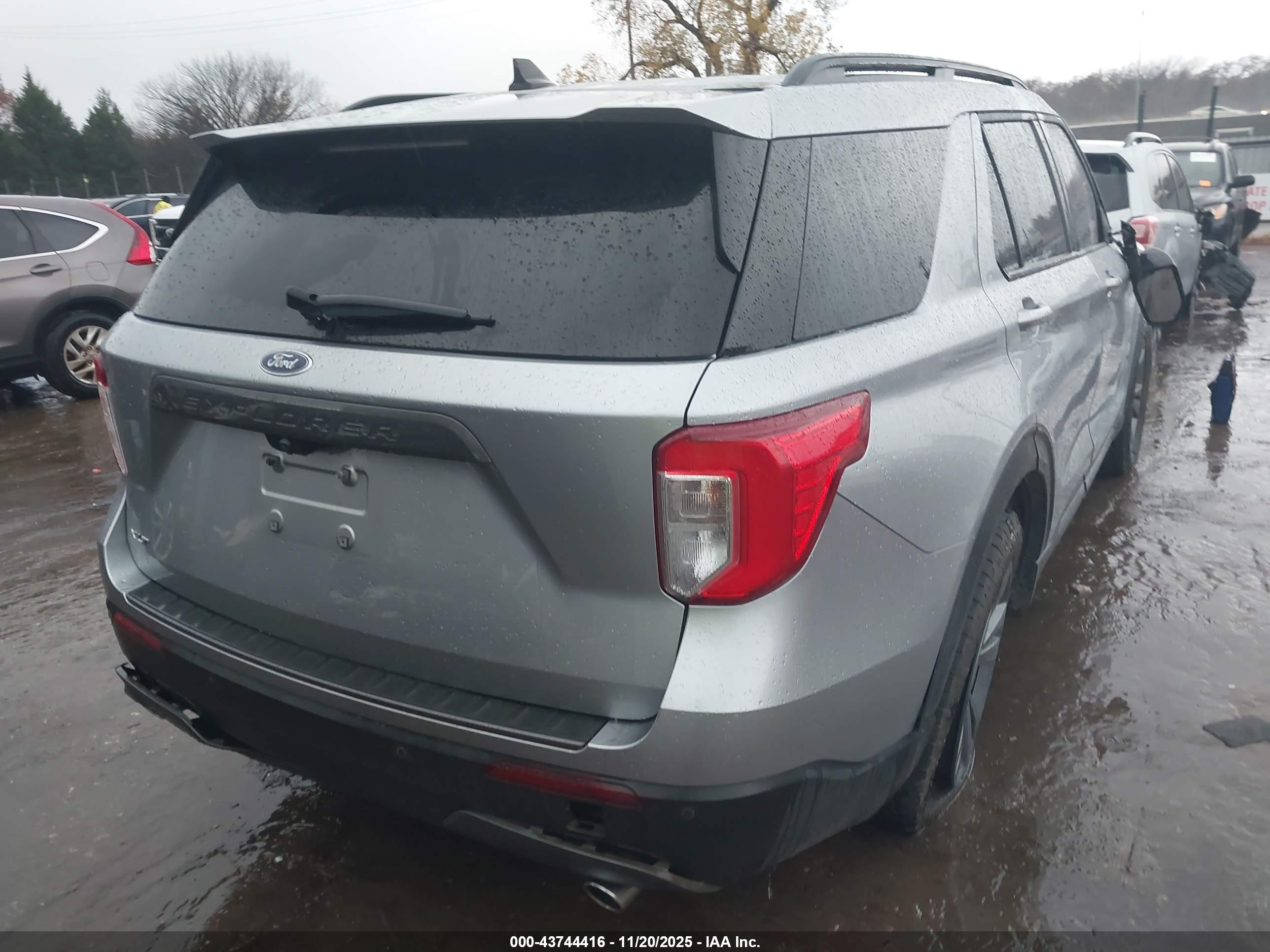 FORD EXPLORER image 4
