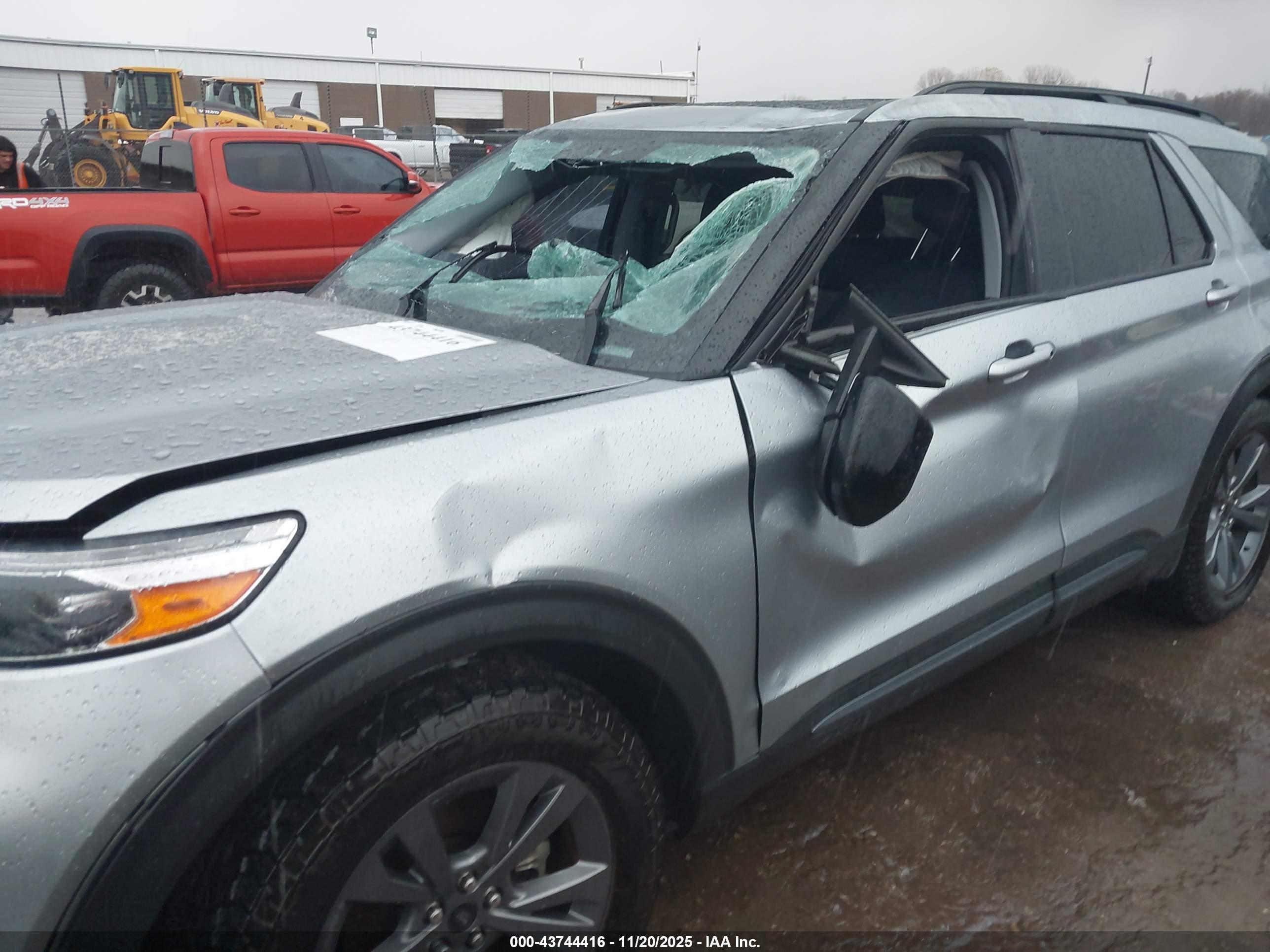FORD EXPLORER image 6