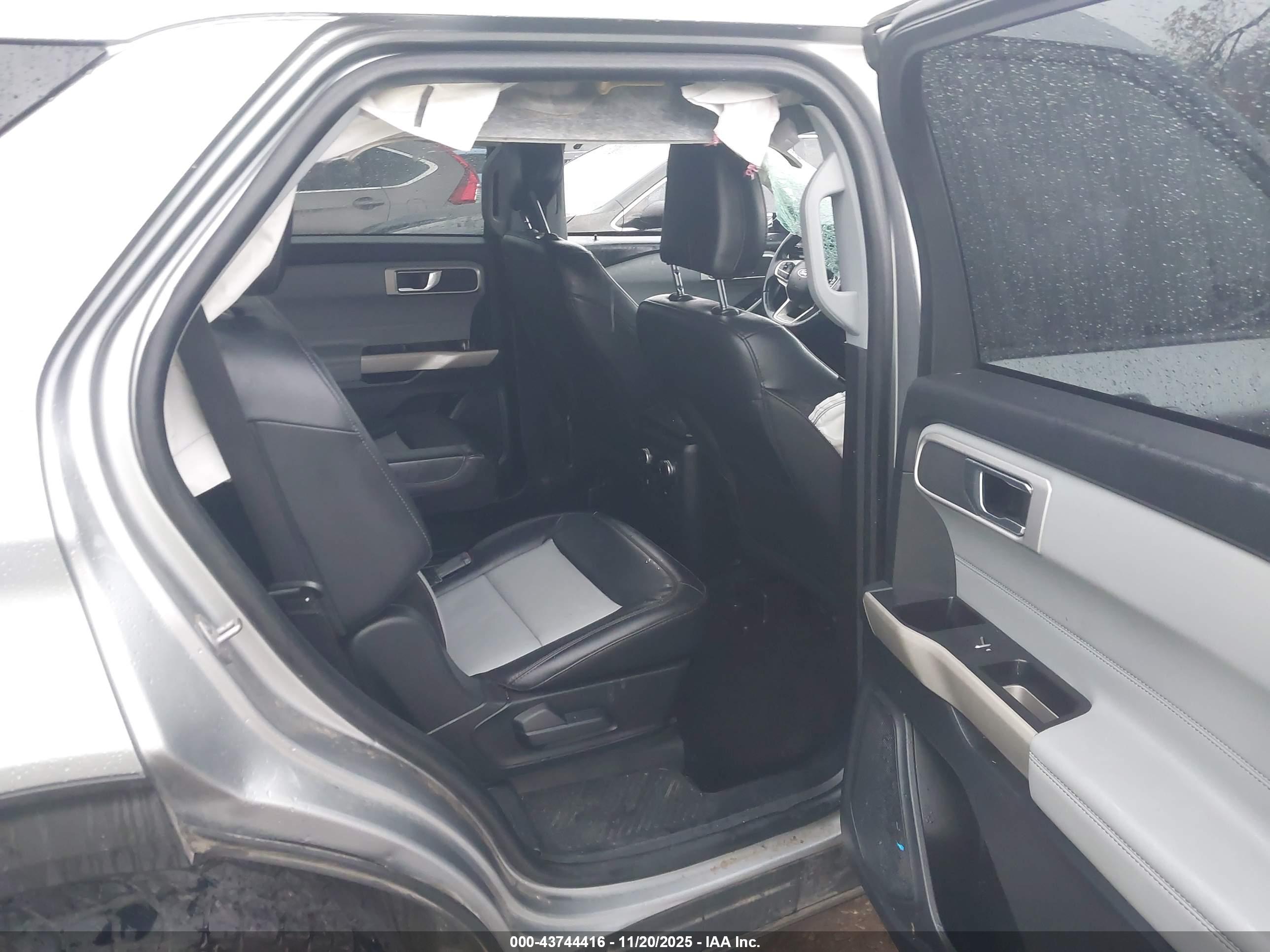 FORD EXPLORER image 8