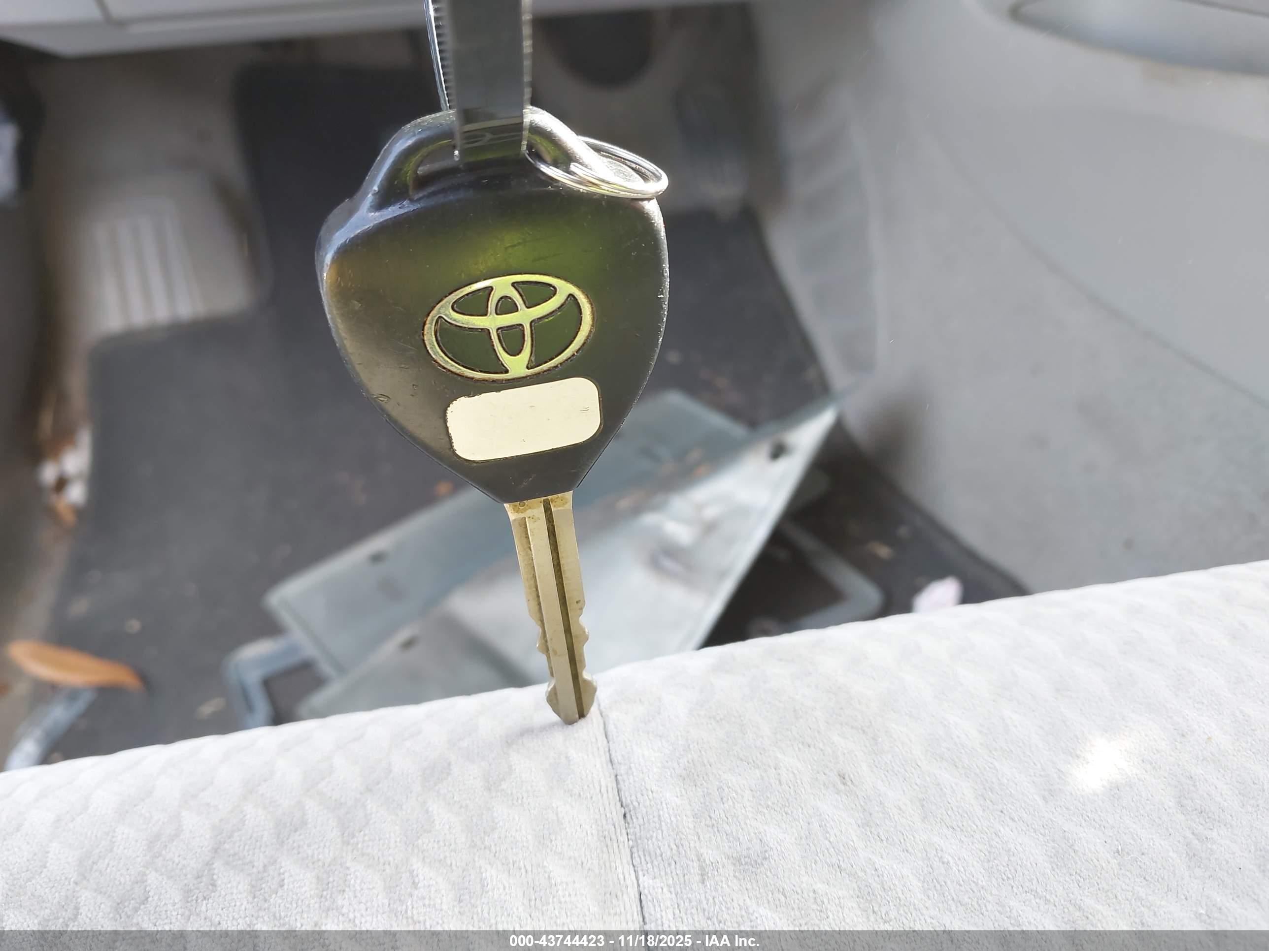 TOYOTA CAMRY image 11