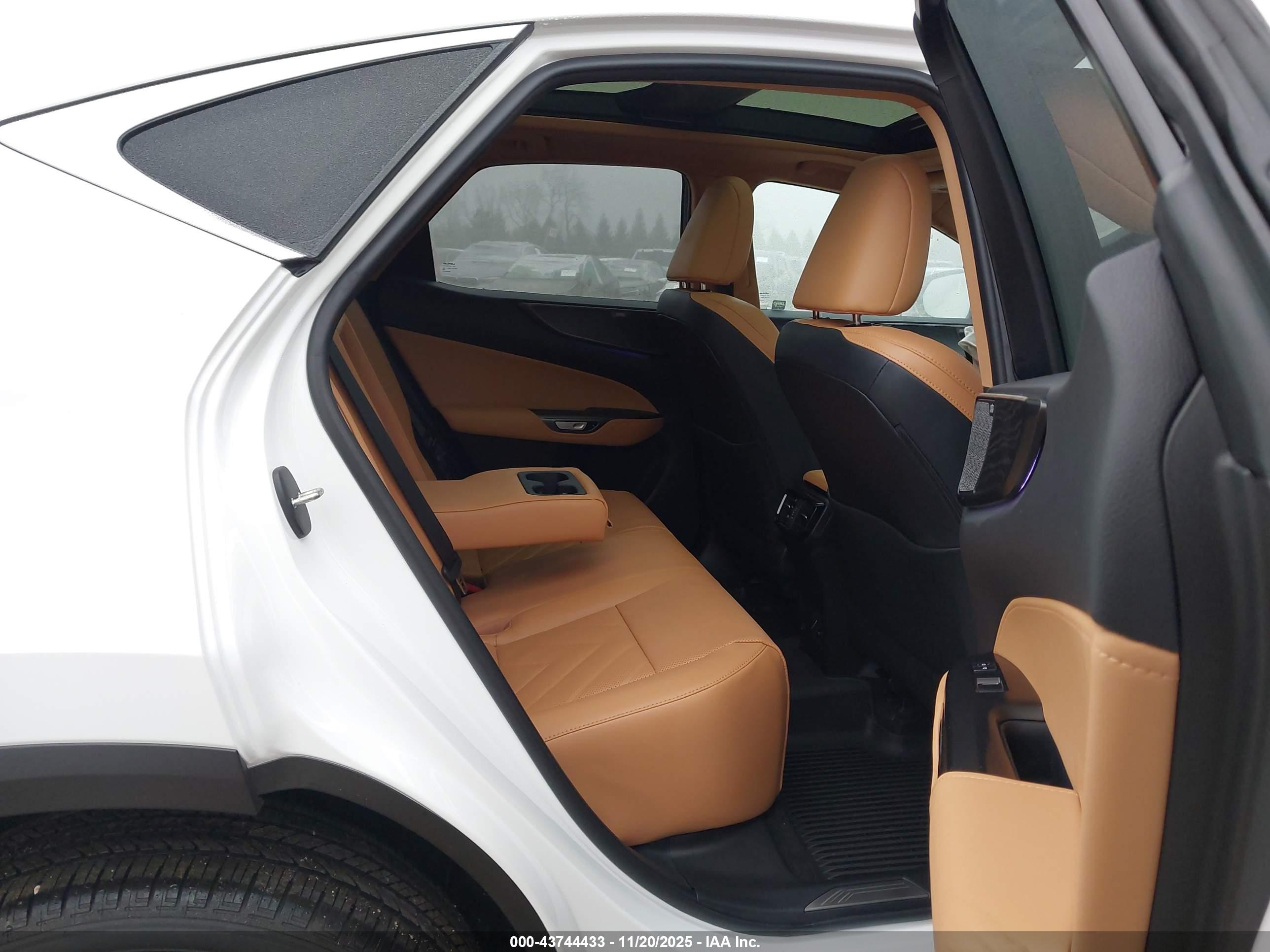 LEXUS NX image 8