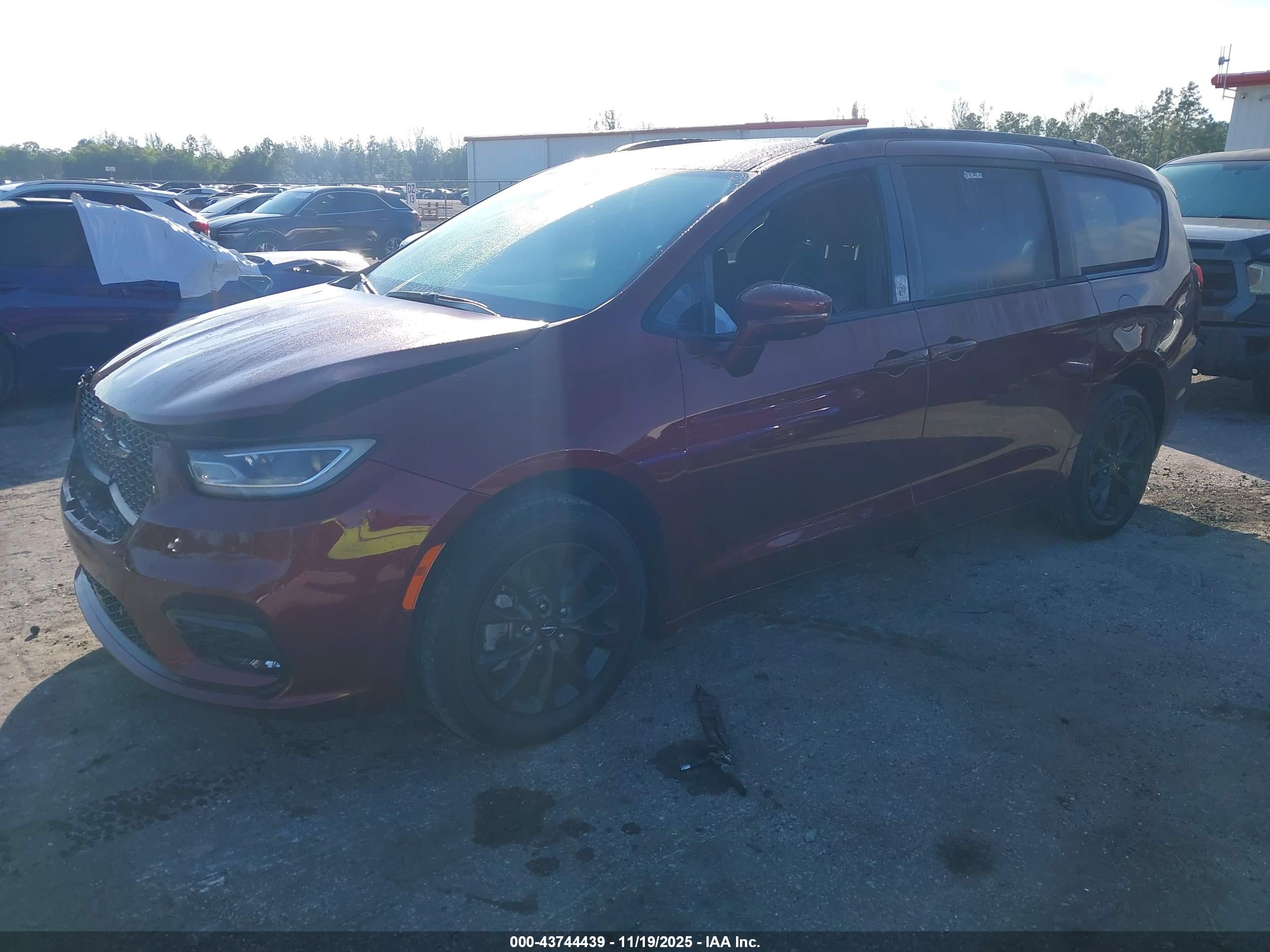 CHRYSLER PACIFICA image 2