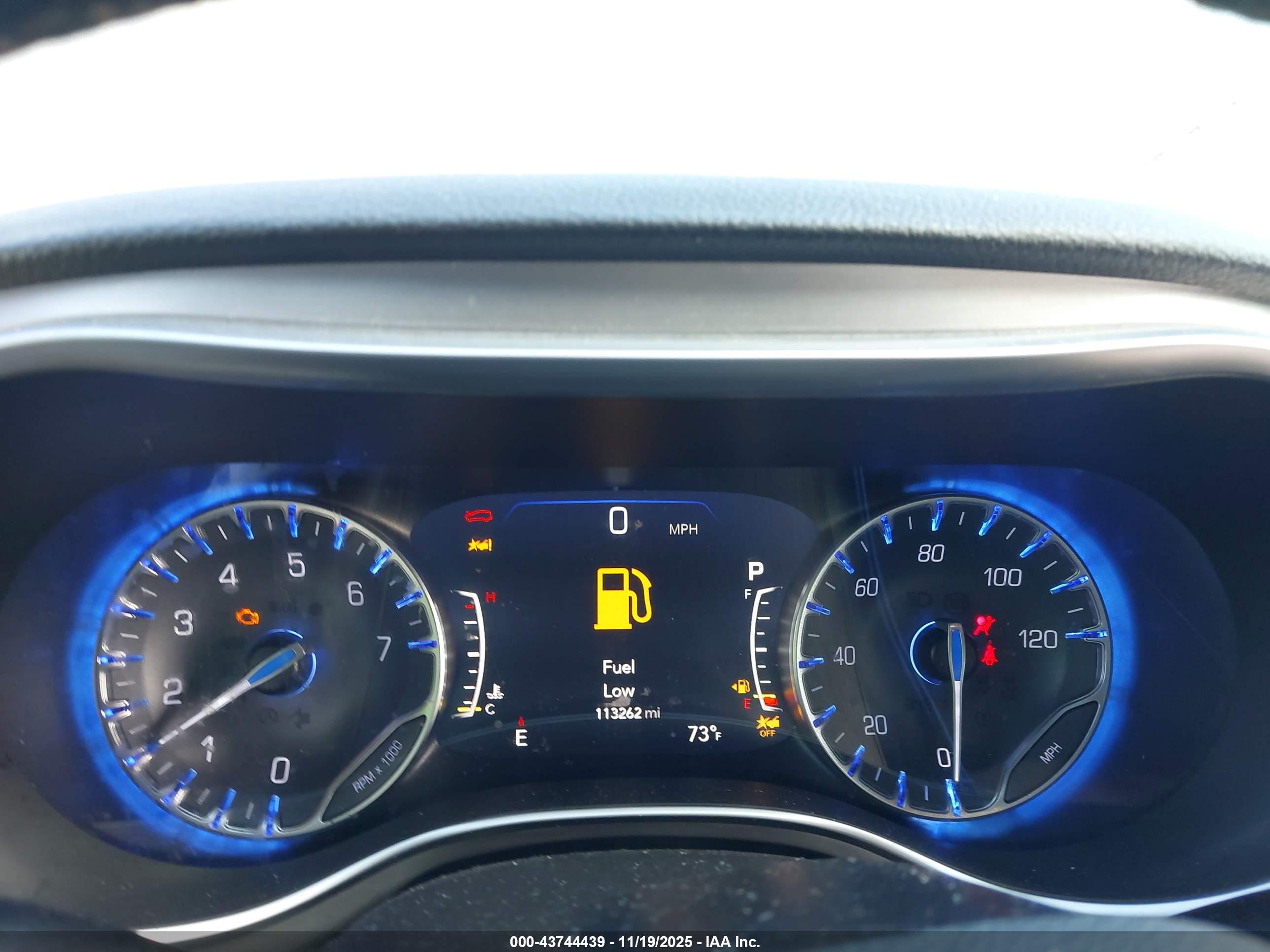CHRYSLER PACIFICA image 7