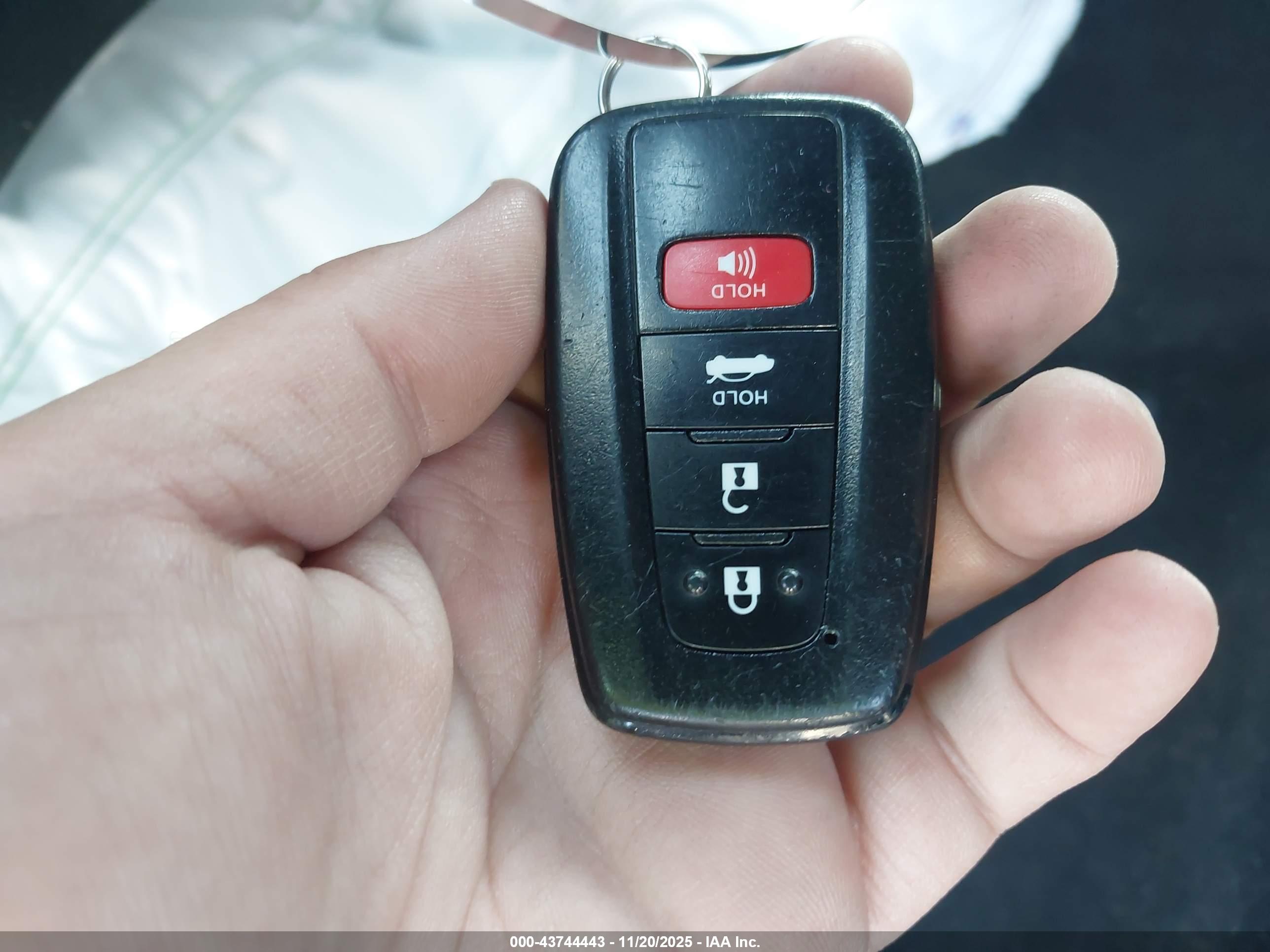 TOYOTA CAMRY image 11