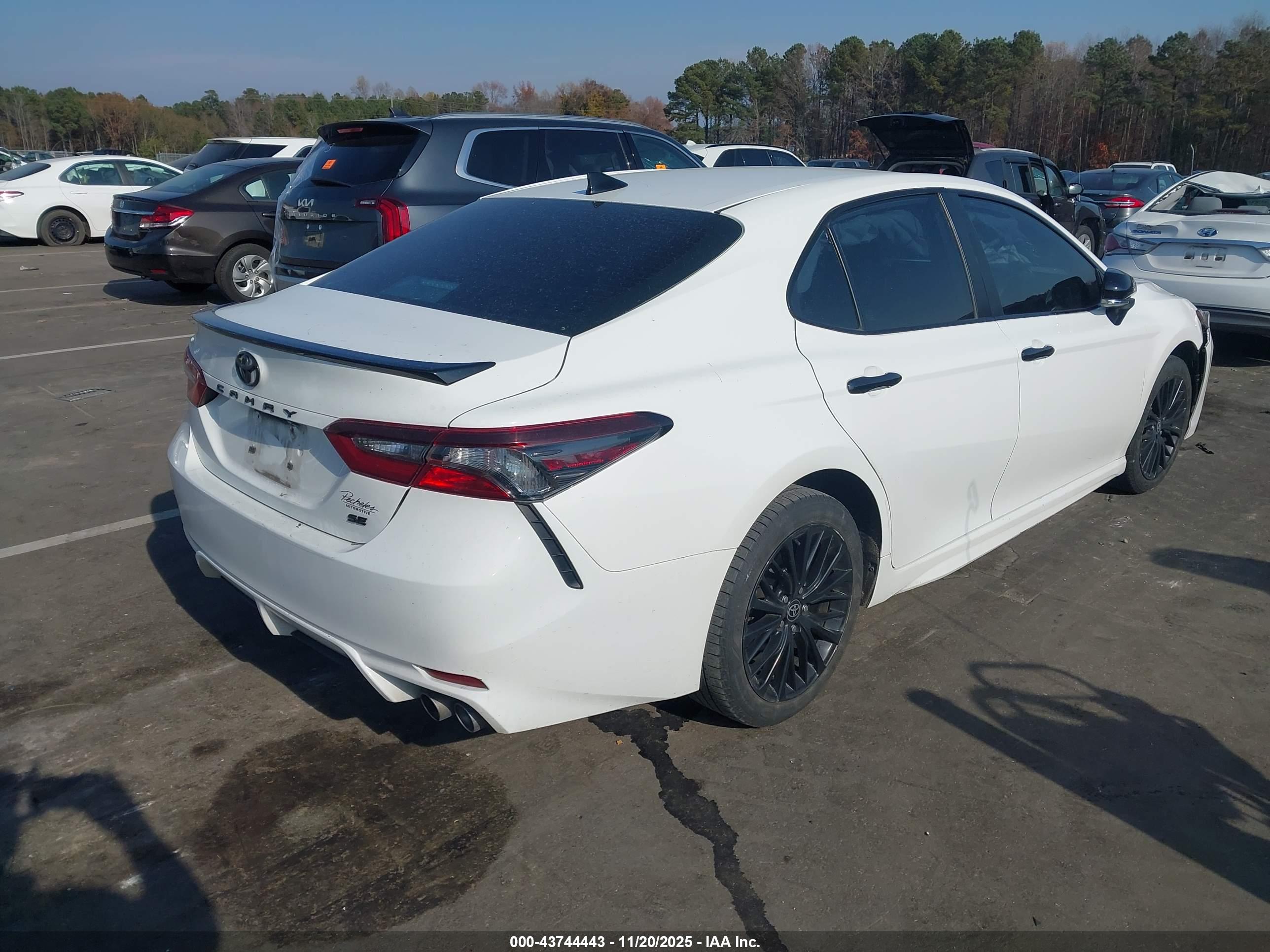 TOYOTA CAMRY image 4