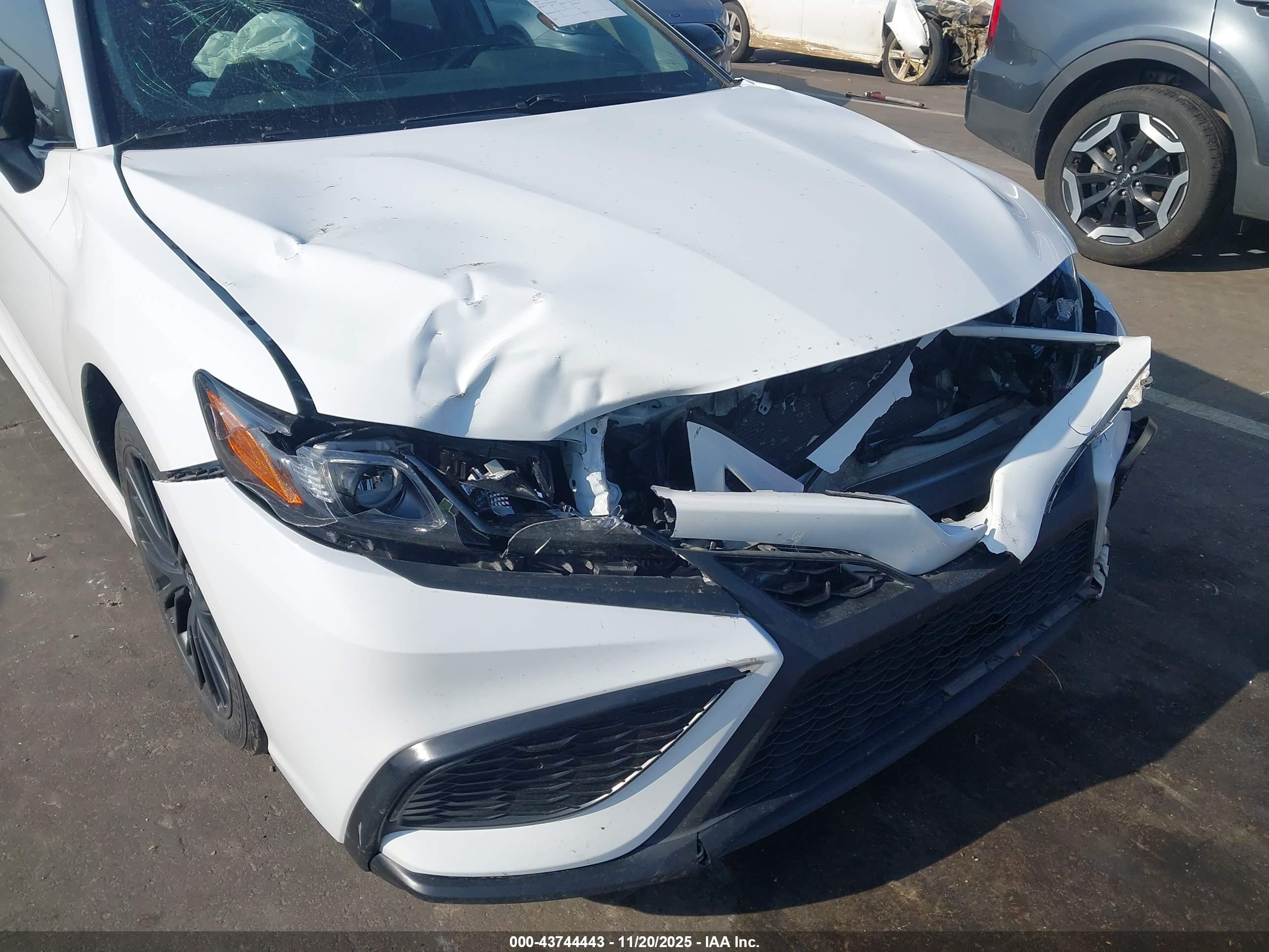 TOYOTA CAMRY image 6