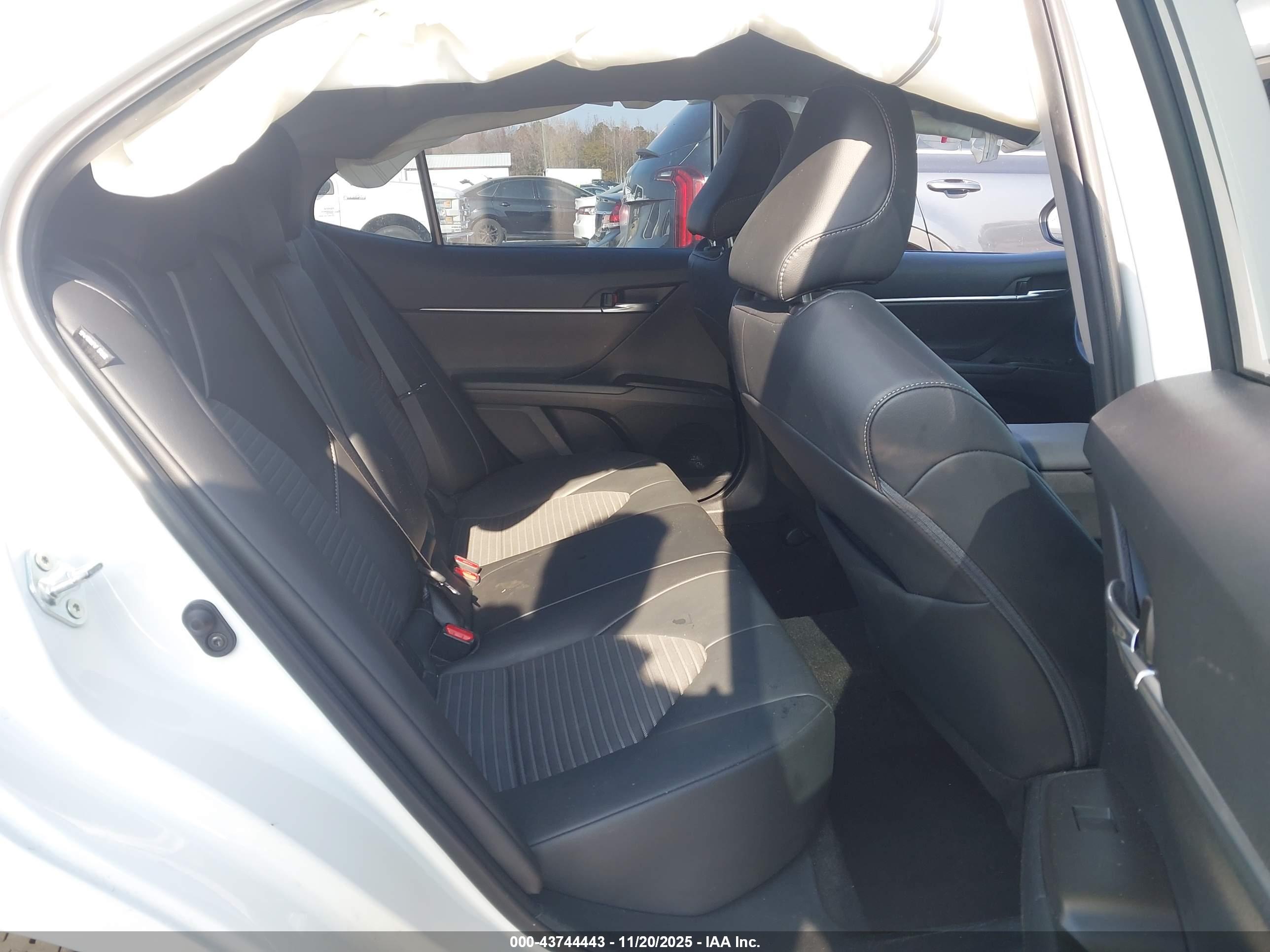TOYOTA CAMRY image 8