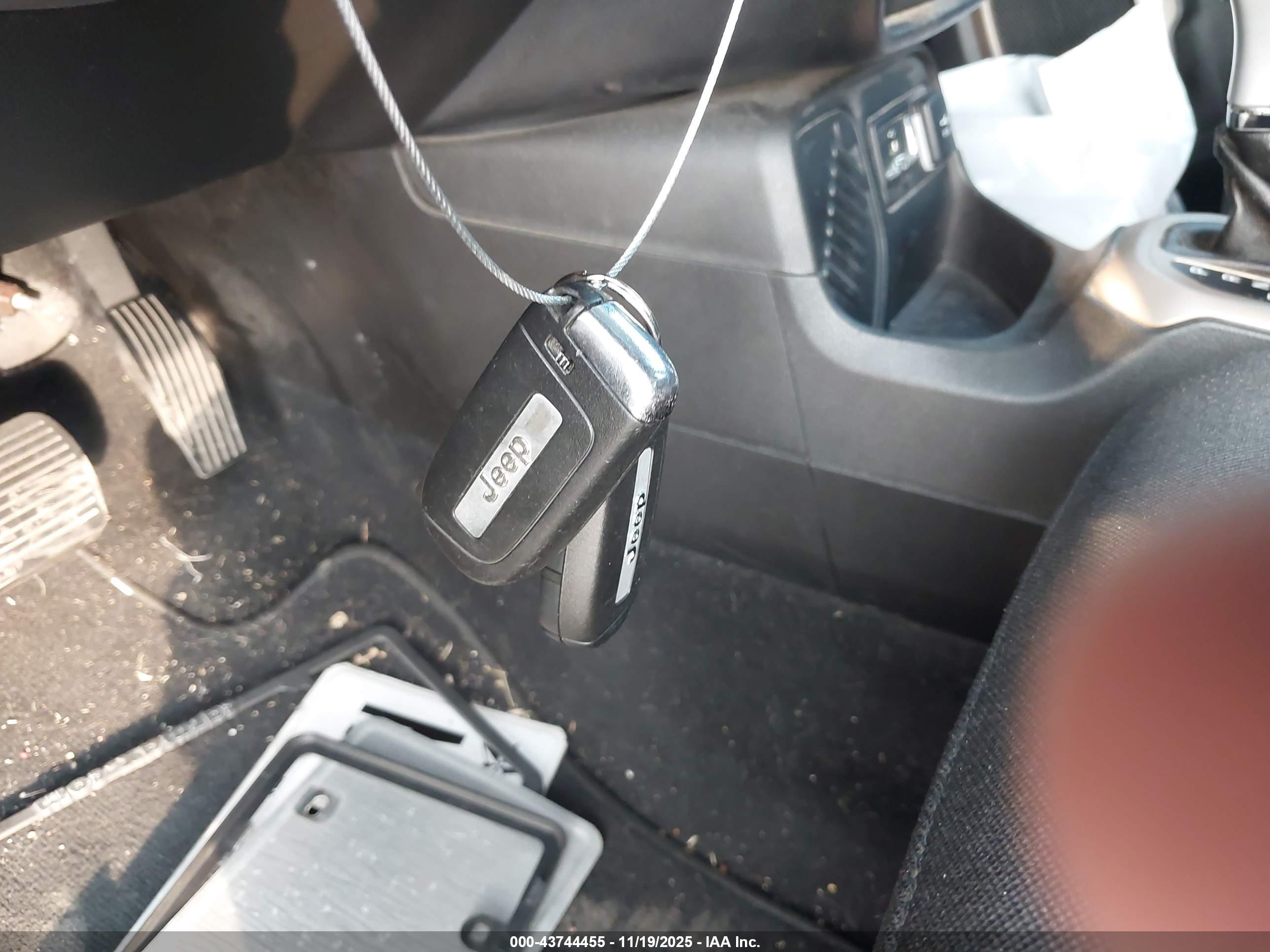 JEEP RENEGADE image 11