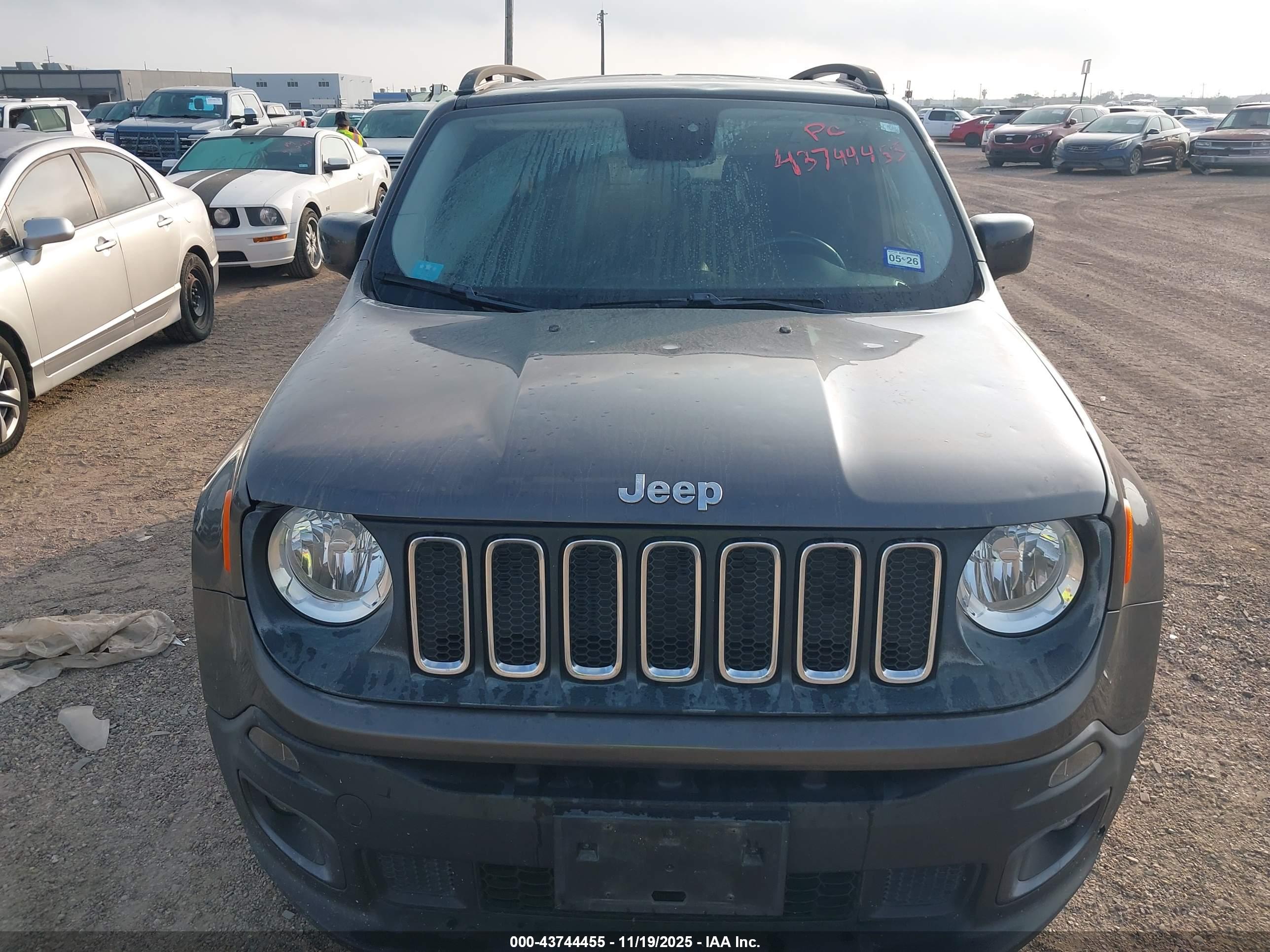 JEEP RENEGADE image 6