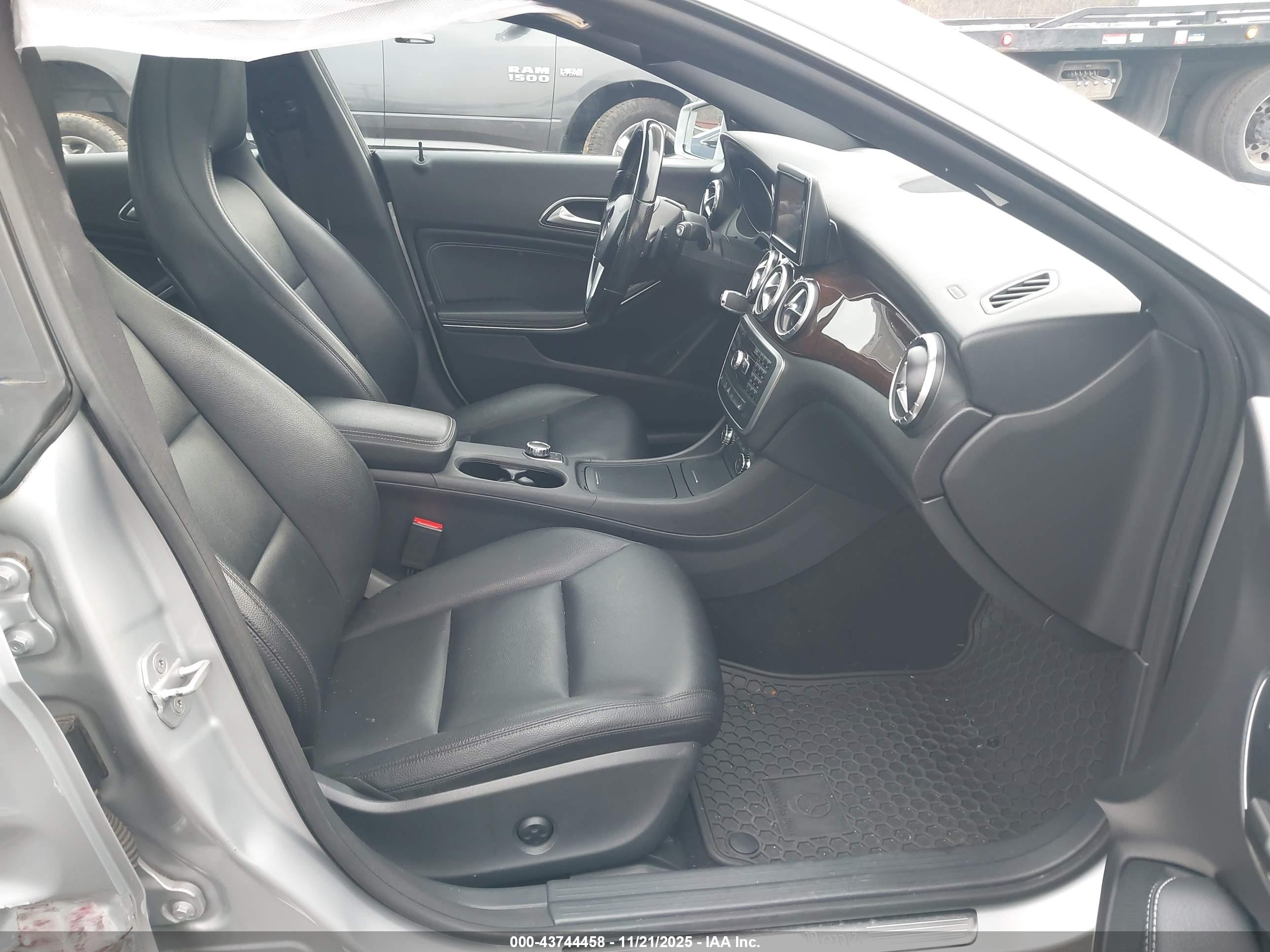 MERCEDES-BENZ CLA image 5