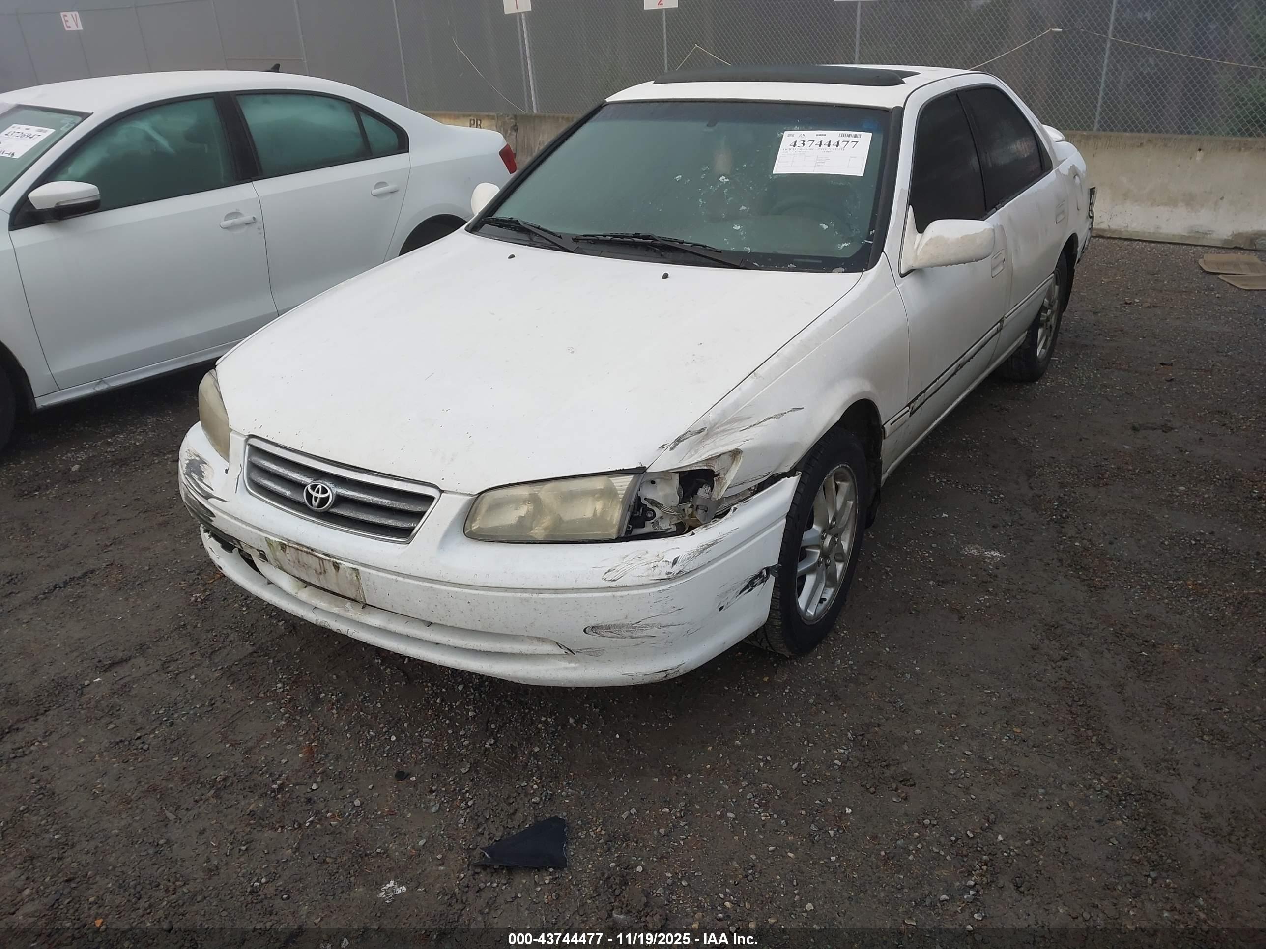 TOYOTA CAMRY image 2