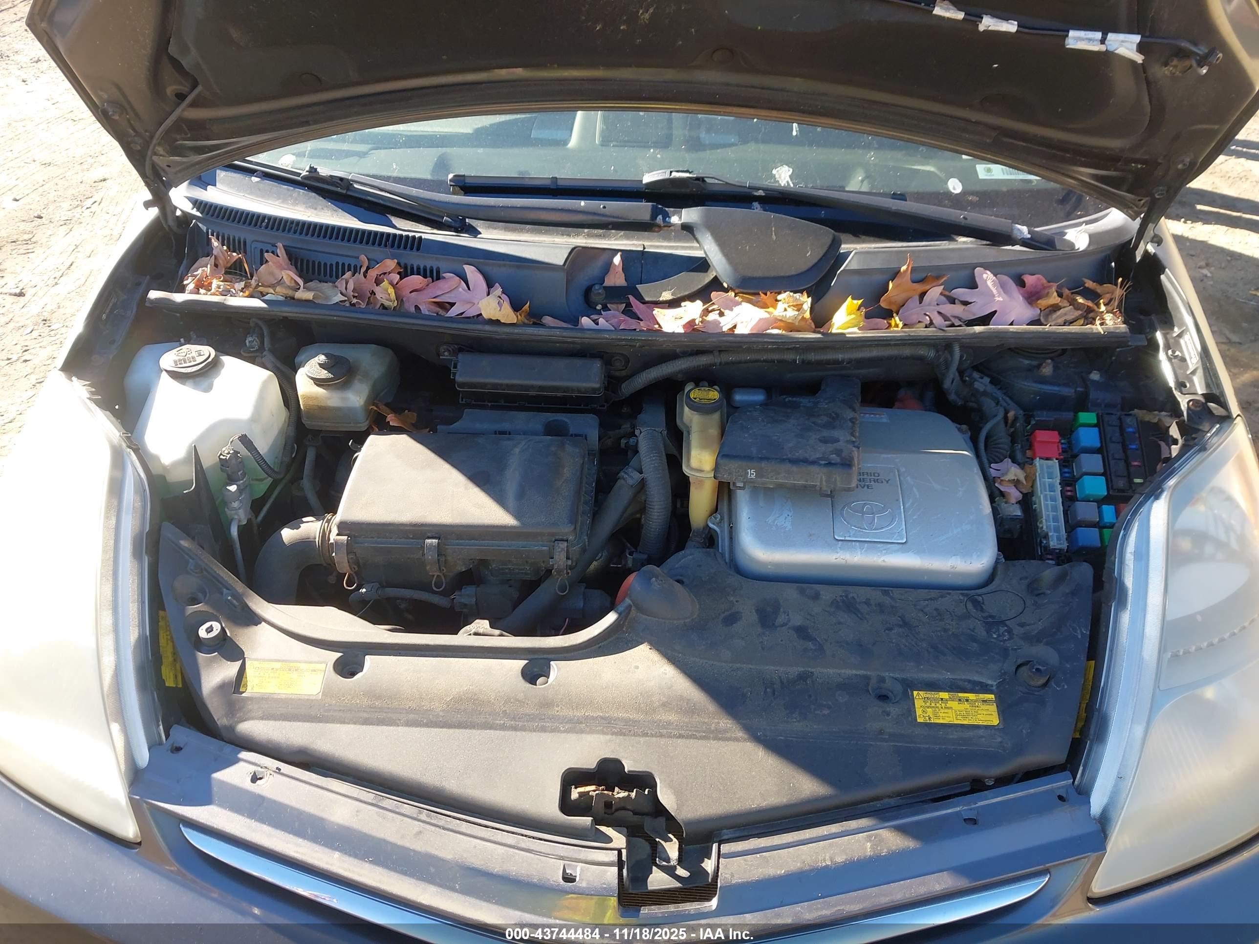 TOYOTA PRIUS image 10