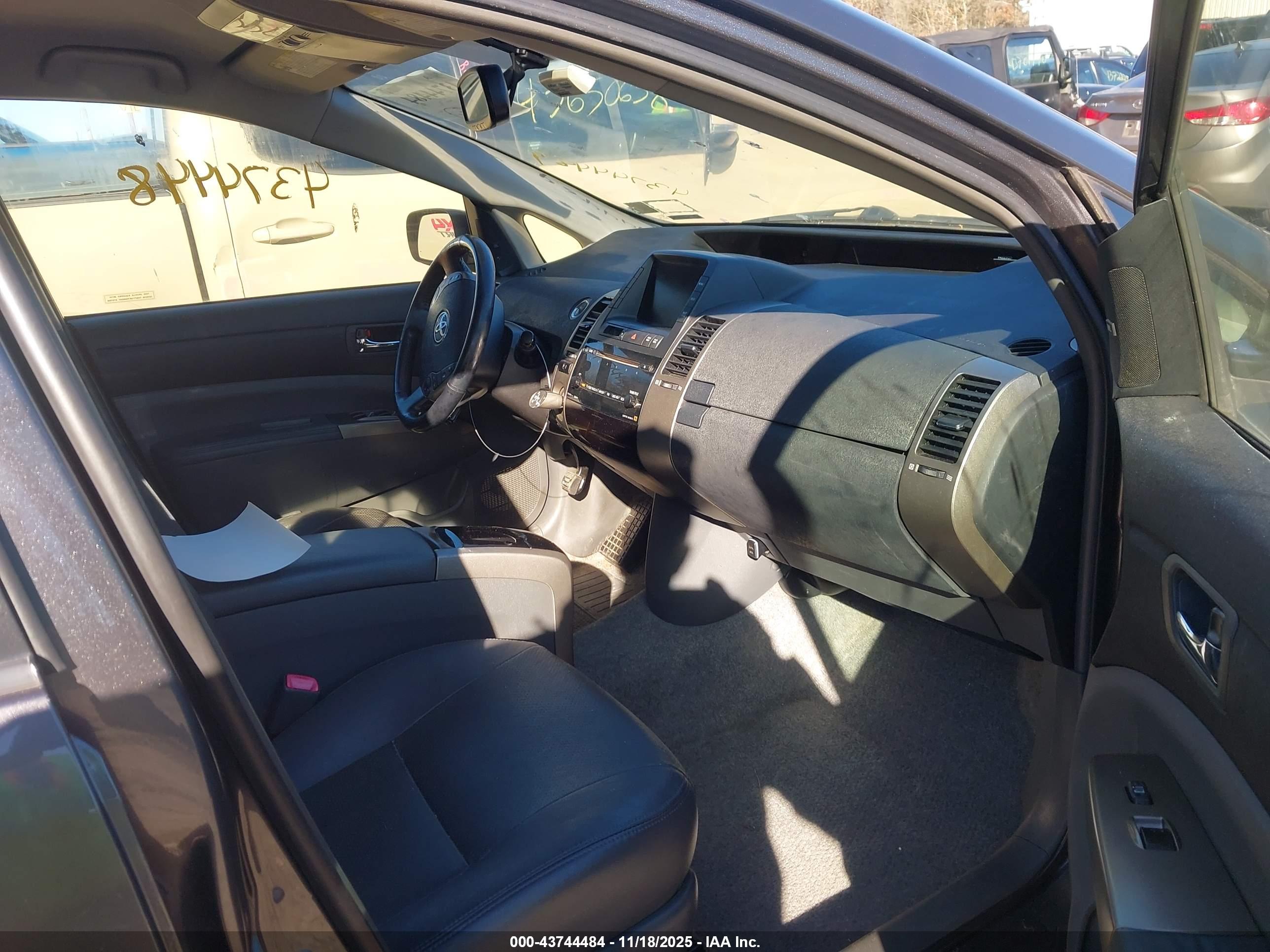 TOYOTA PRIUS image 5