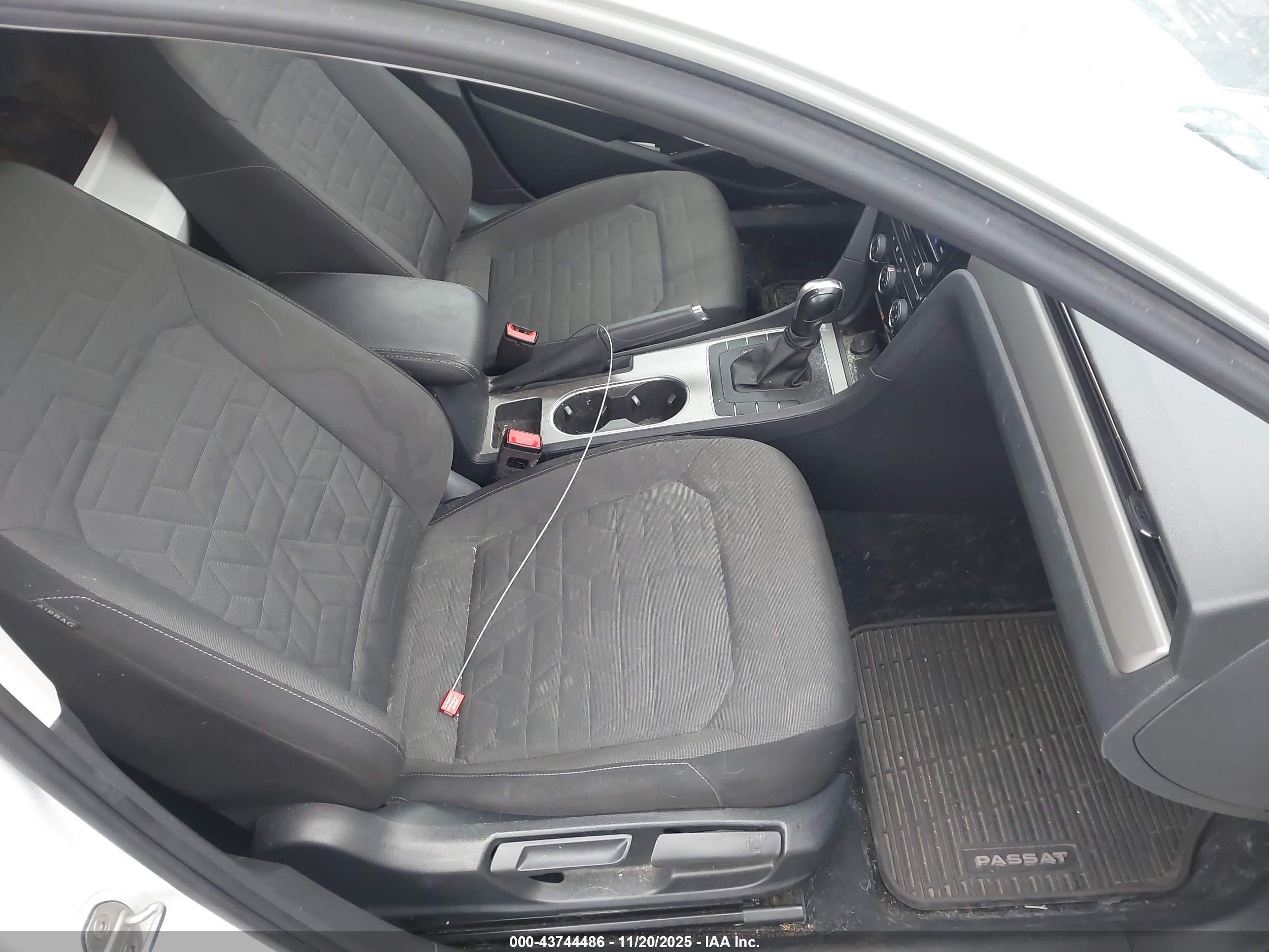 VOLKSWAGEN PASSAT image 5
