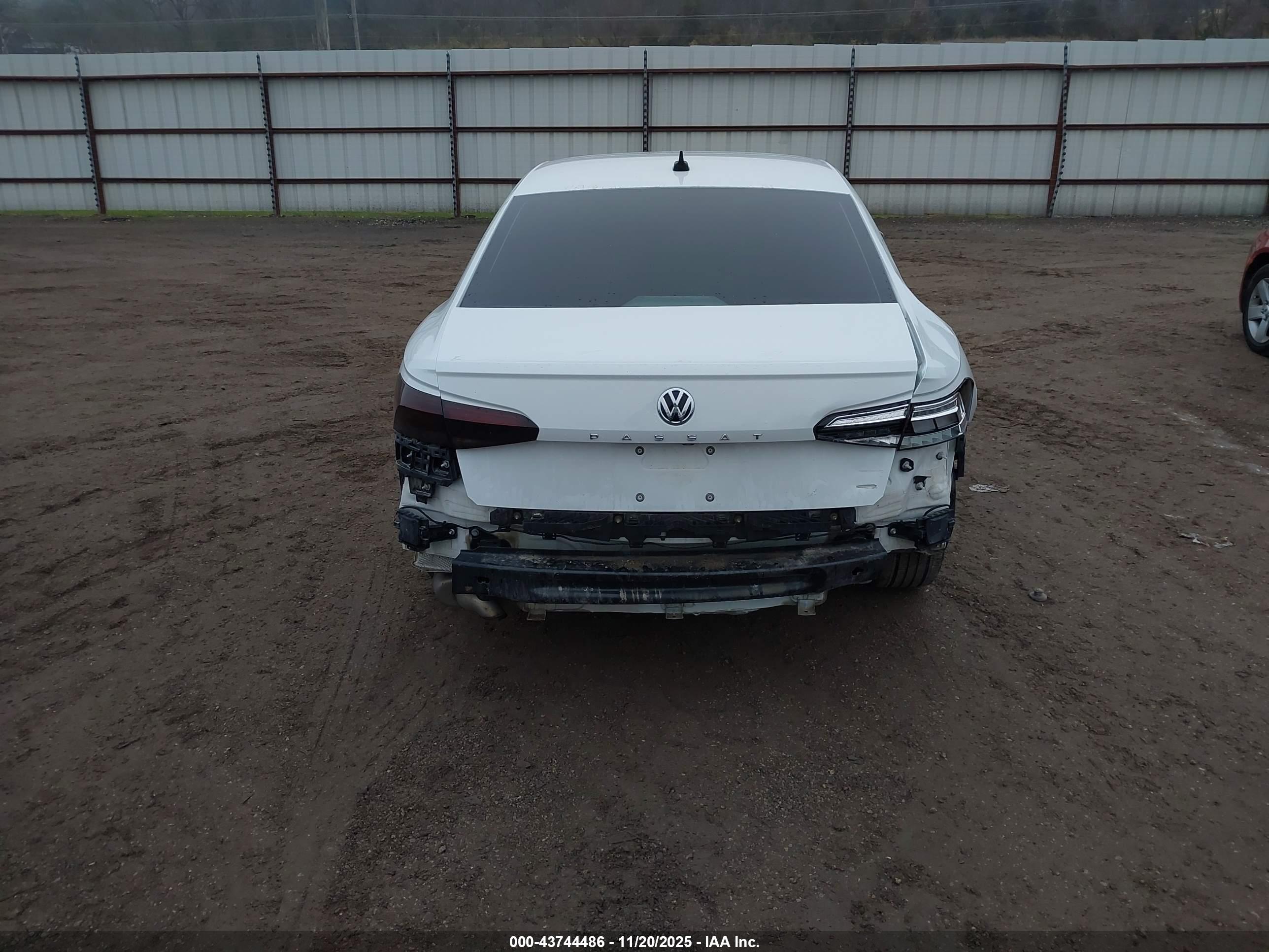 VOLKSWAGEN PASSAT image 6