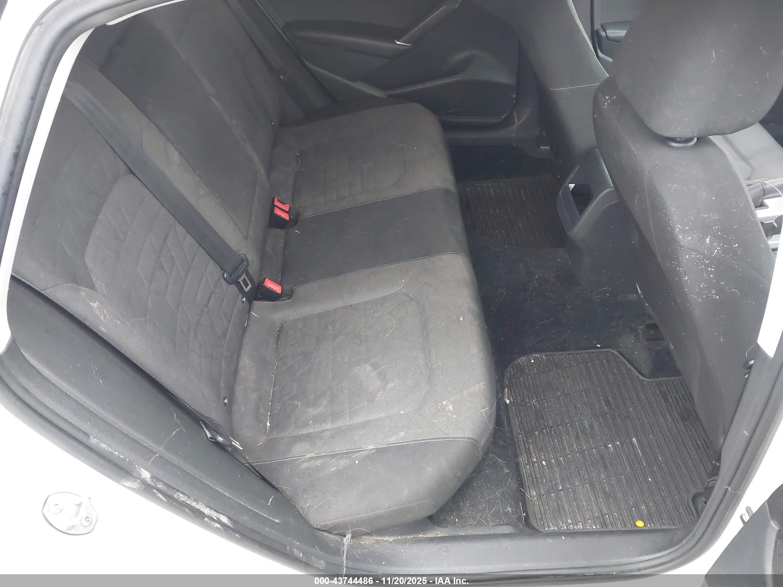 VOLKSWAGEN PASSAT image 8