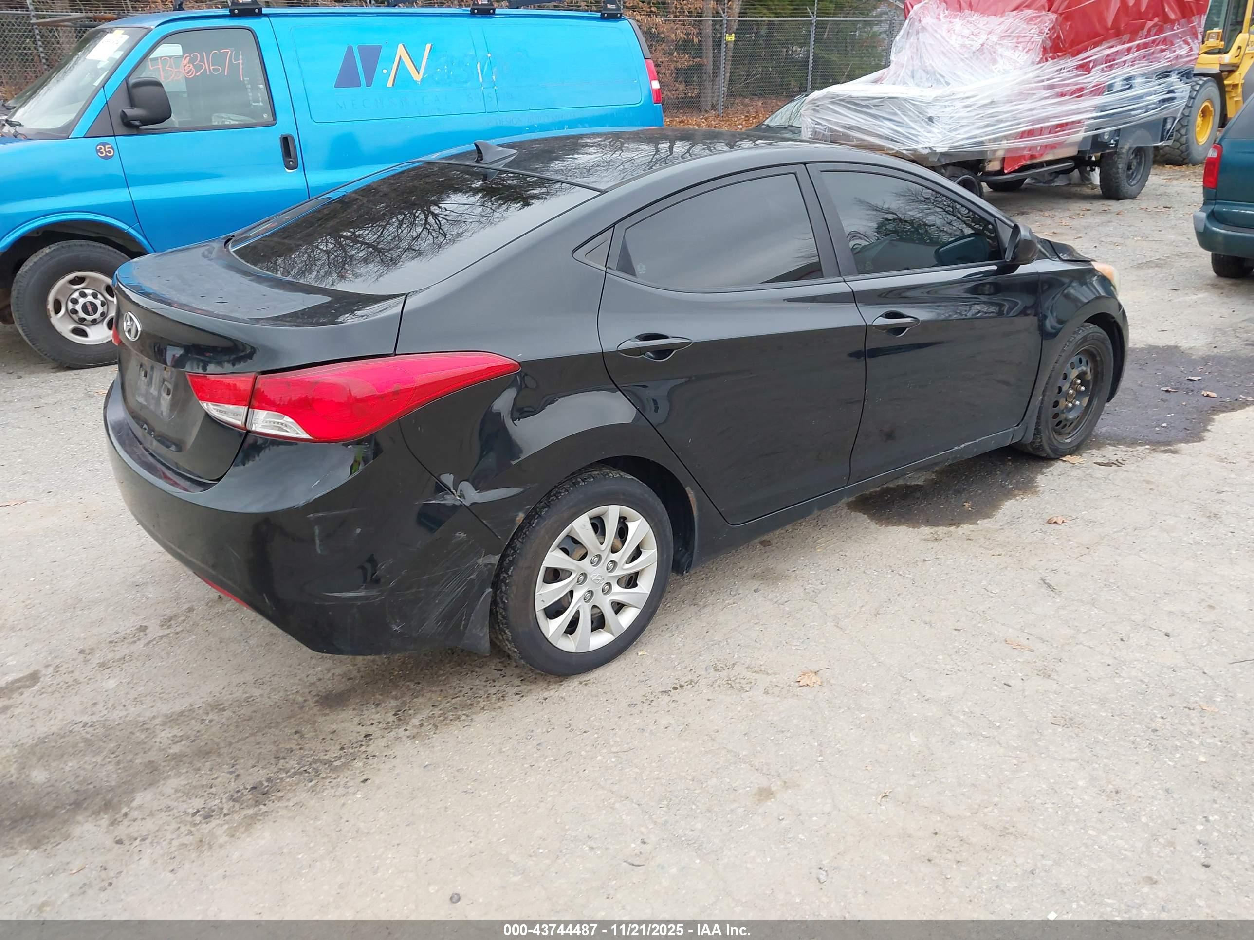 HYUNDAI ELANTRA image 4