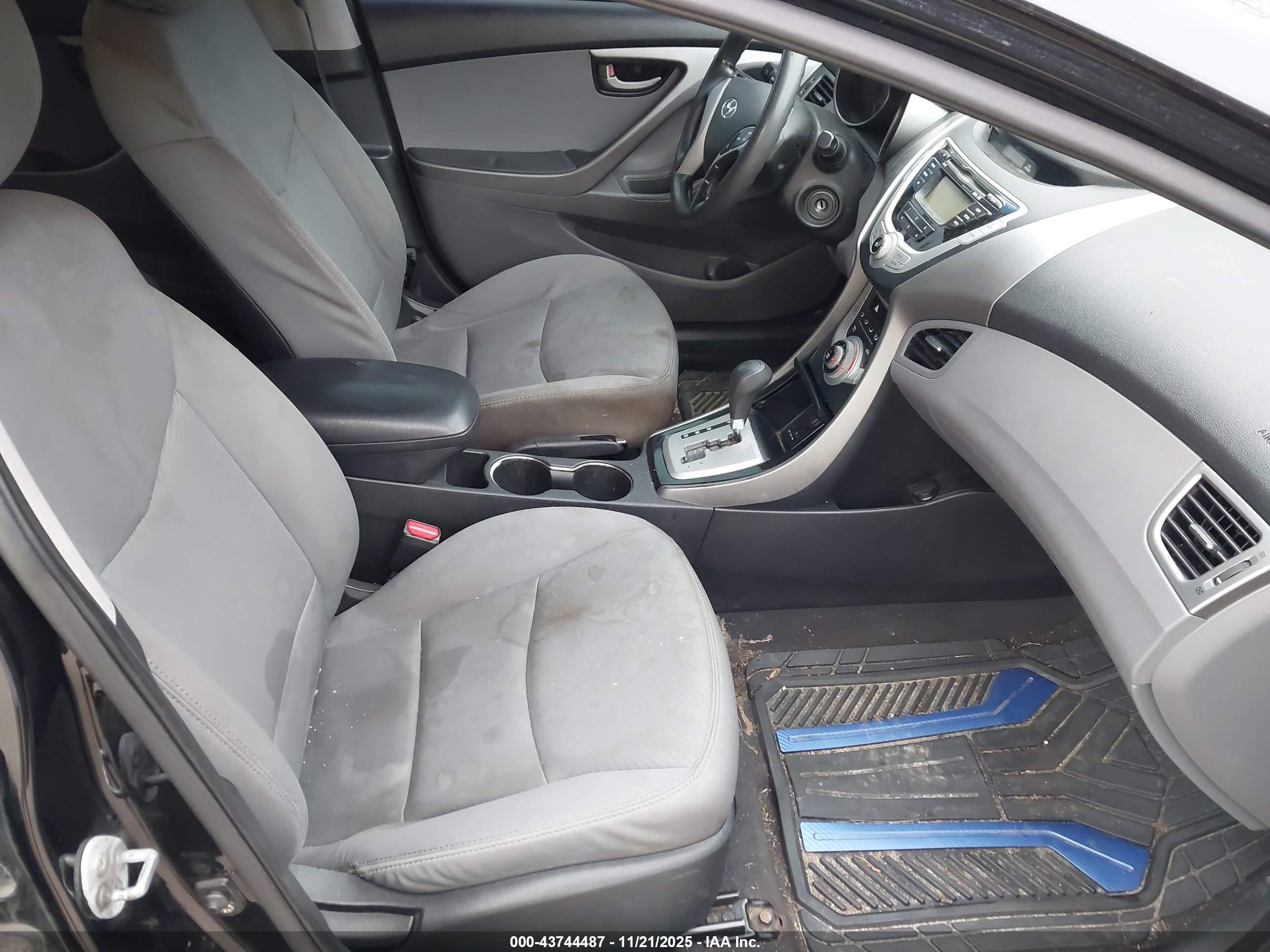 HYUNDAI ELANTRA image 5
