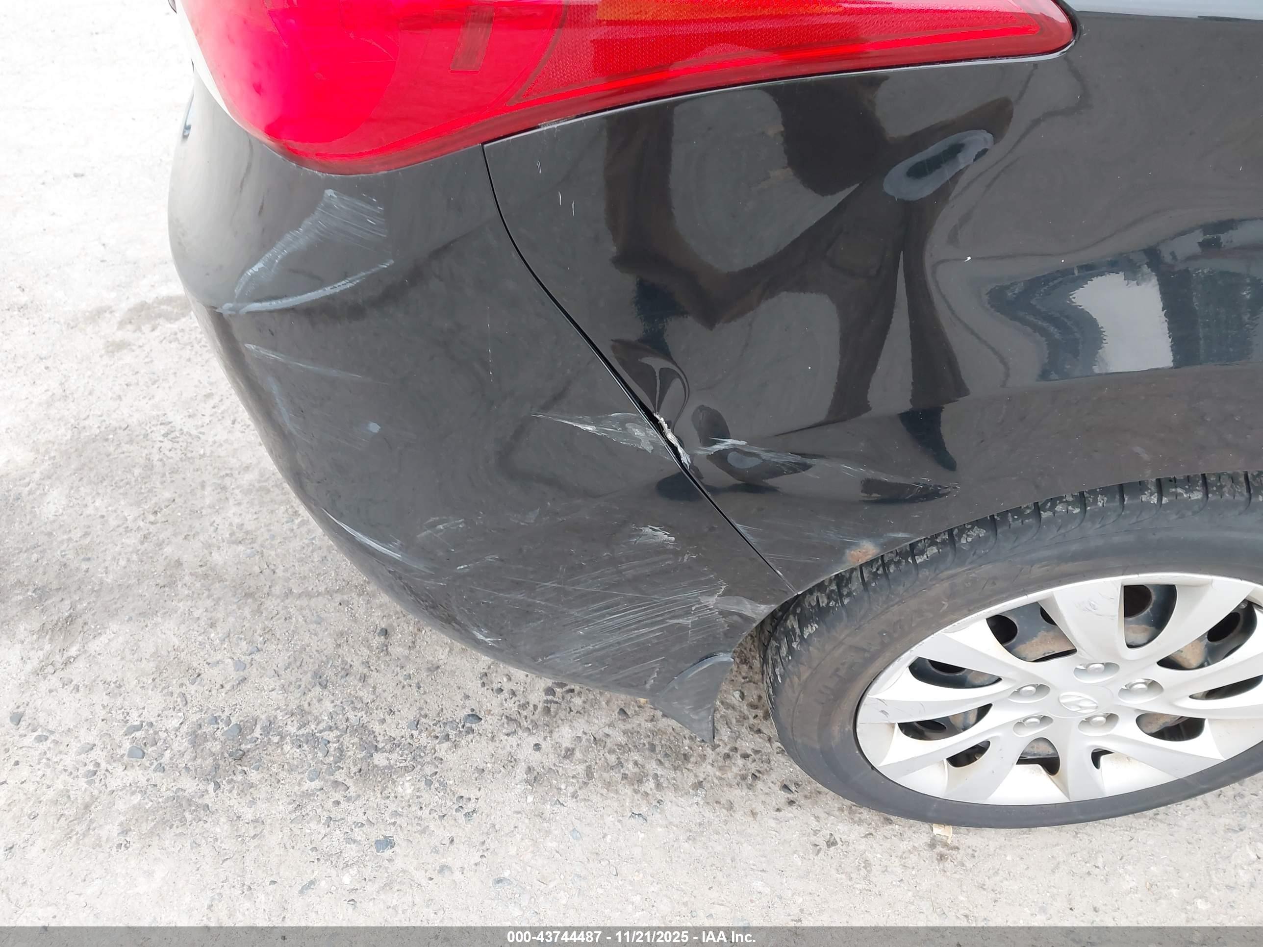 HYUNDAI ELANTRA image 6