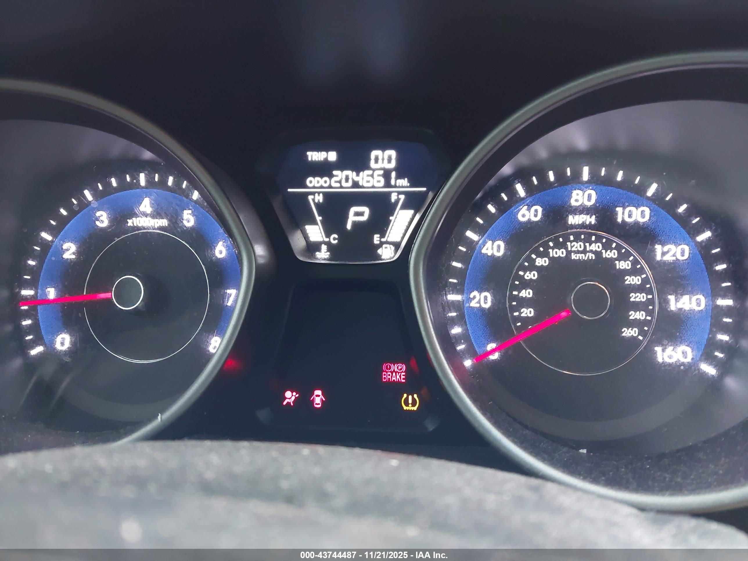 HYUNDAI ELANTRA image 7