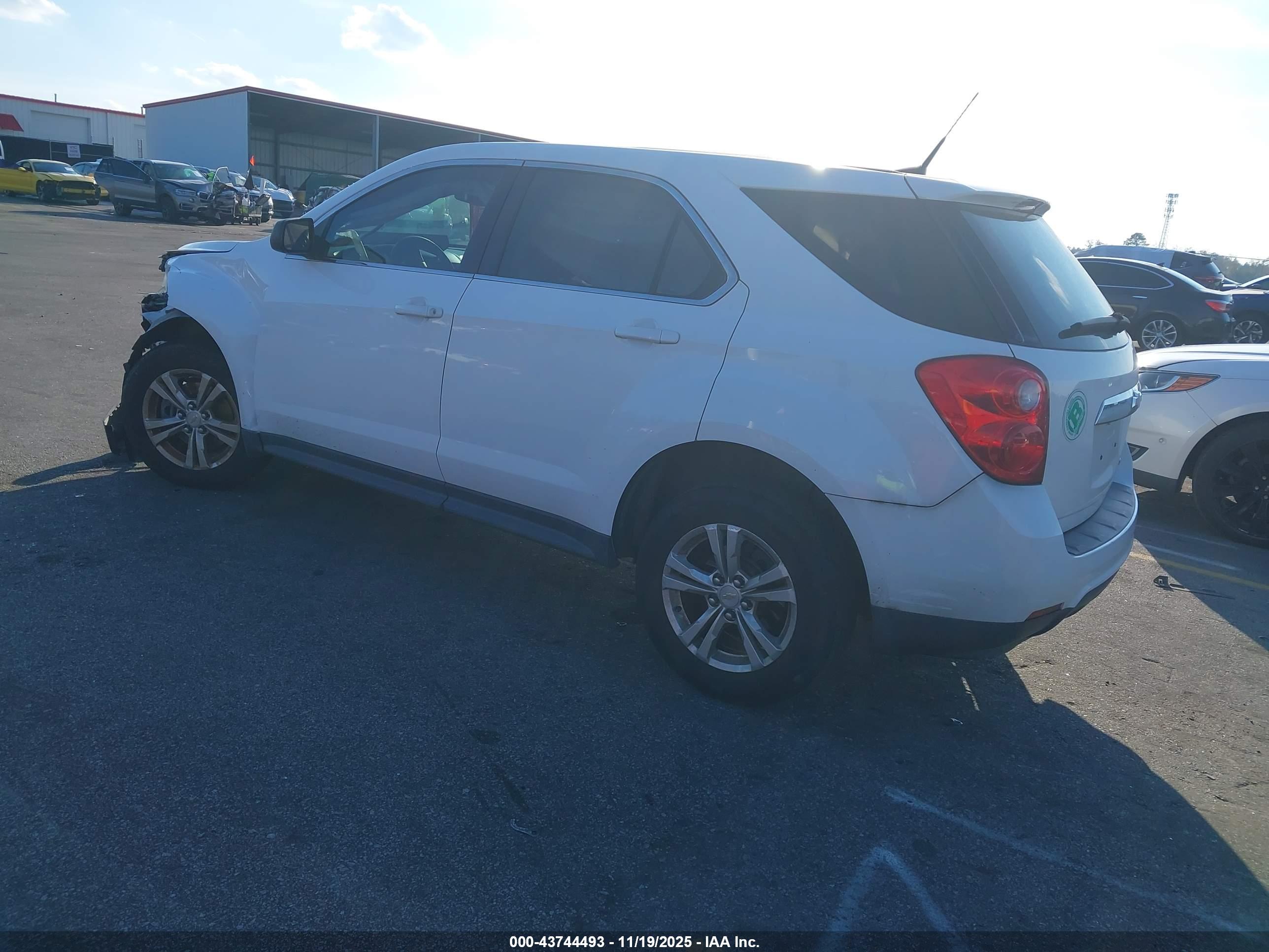 CHEVROLET EQUINOX image 3