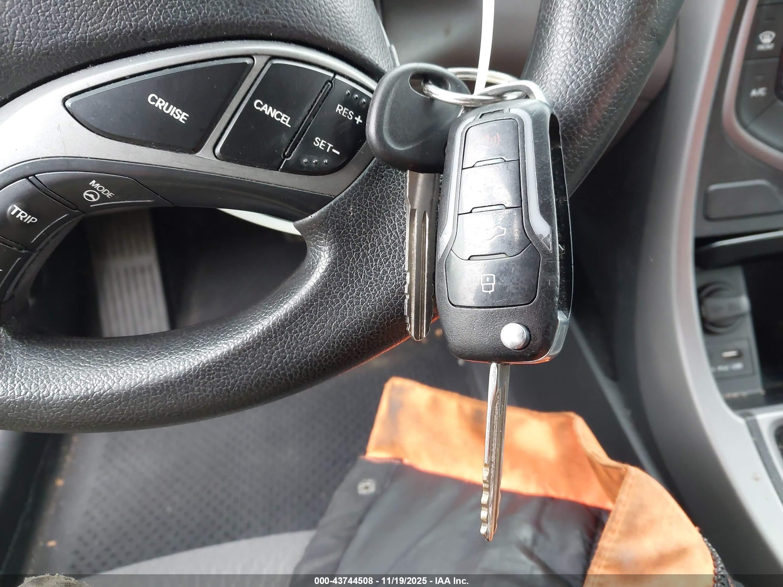 HYUNDAI ELANTRA image 11