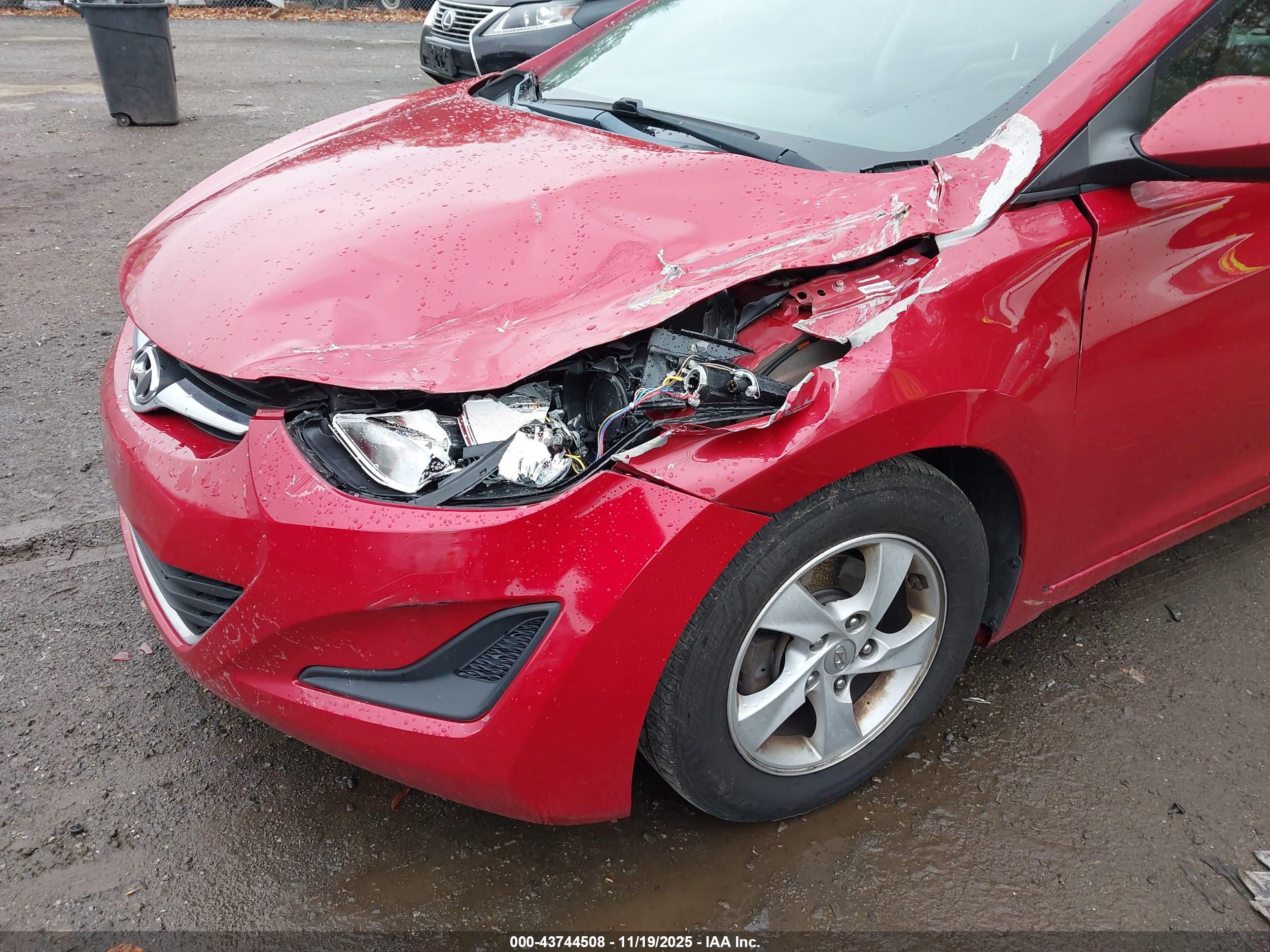 HYUNDAI ELANTRA image 6
