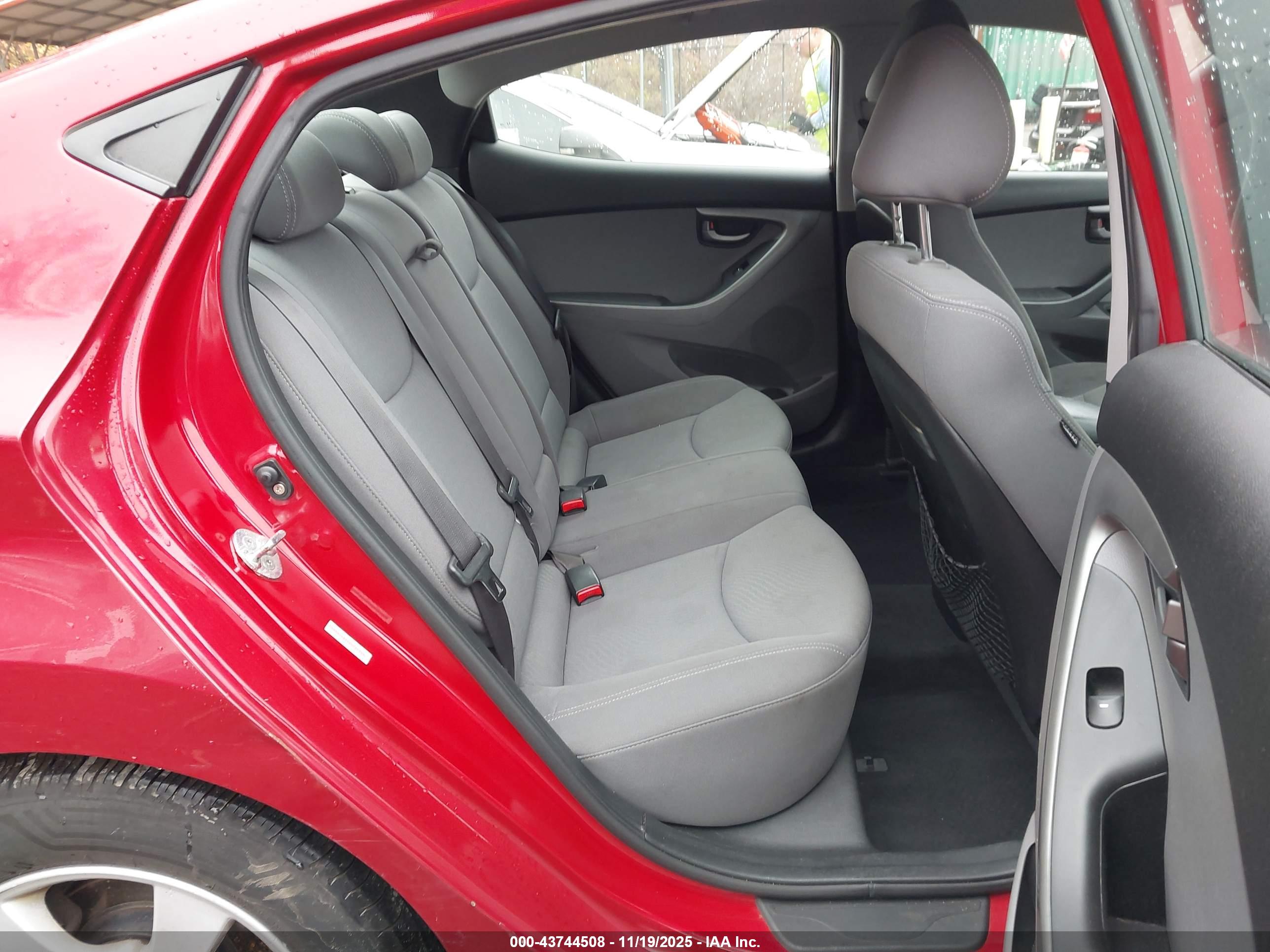 HYUNDAI ELANTRA image 8