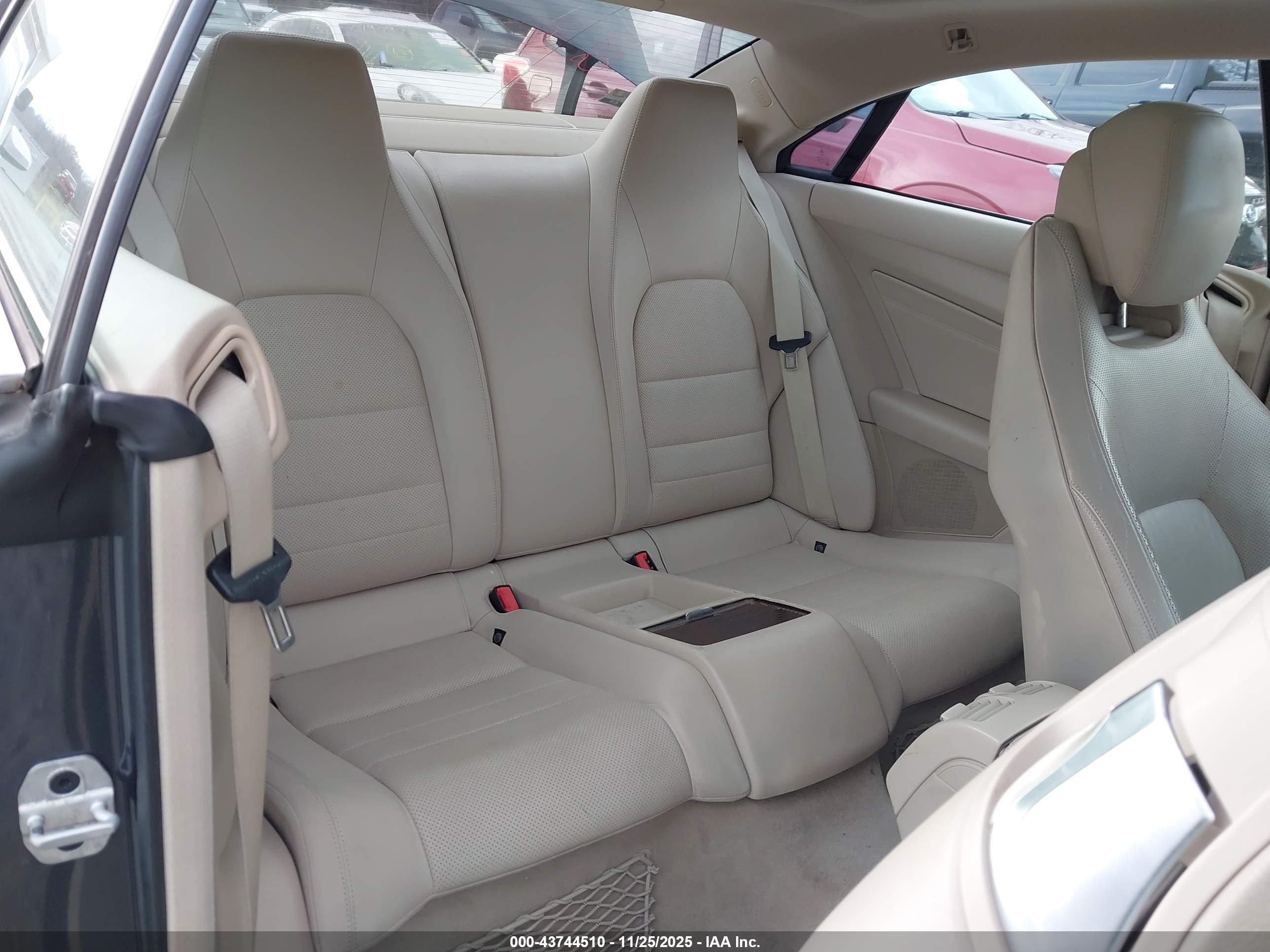 MERCEDES-BENZ E image 8