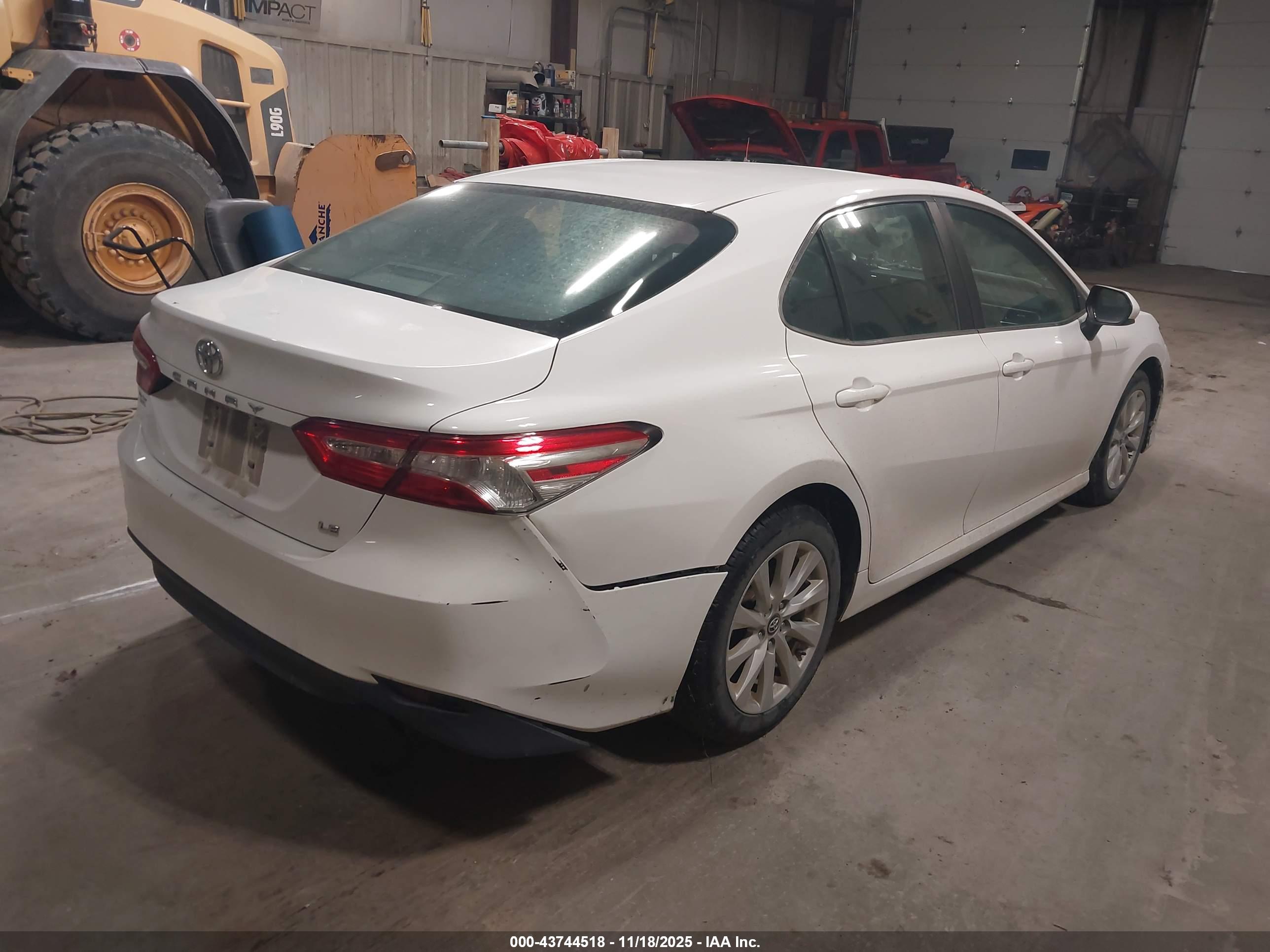 TOYOTA CAMRY image 4