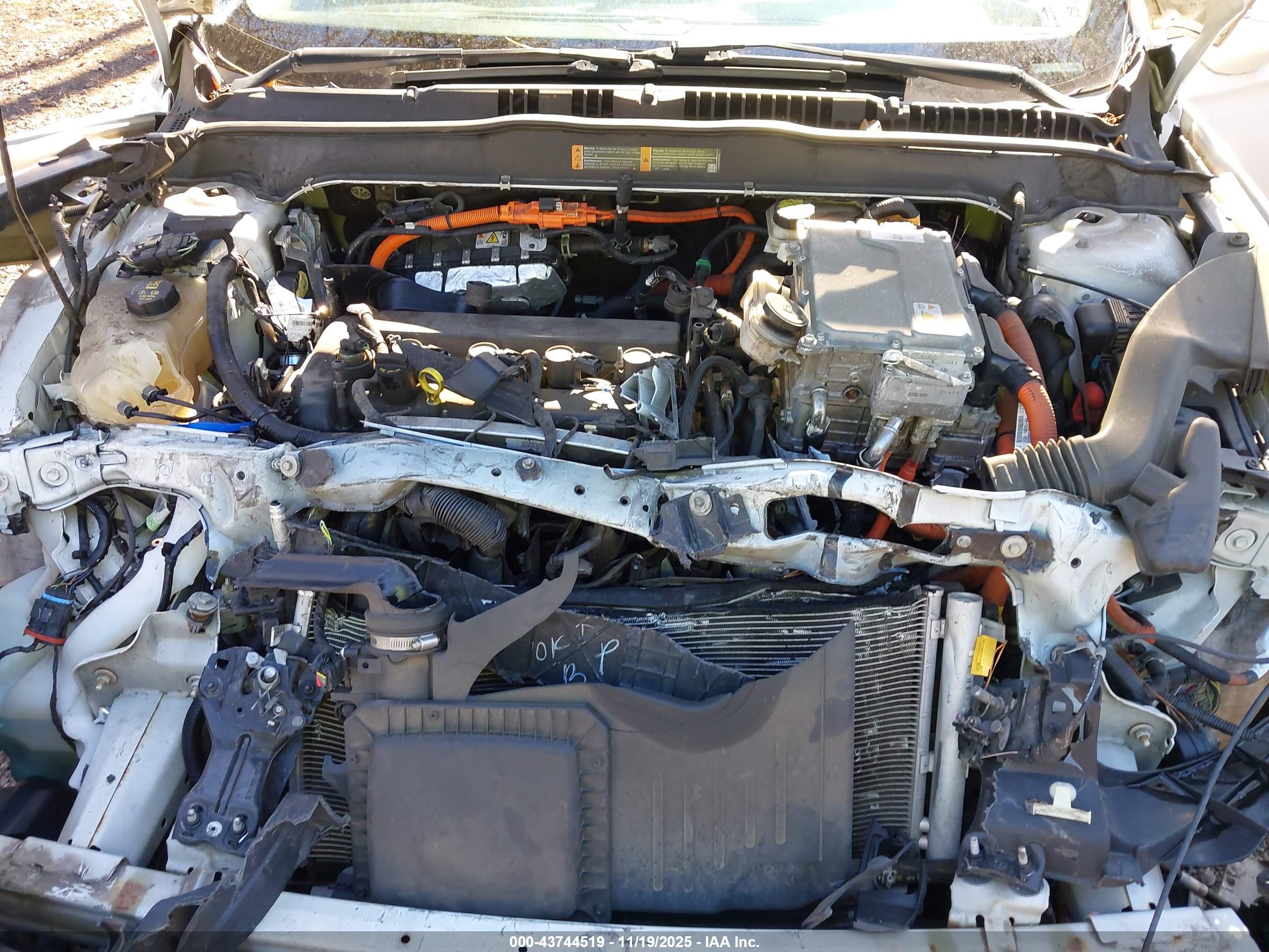 FORD FUSION image 10