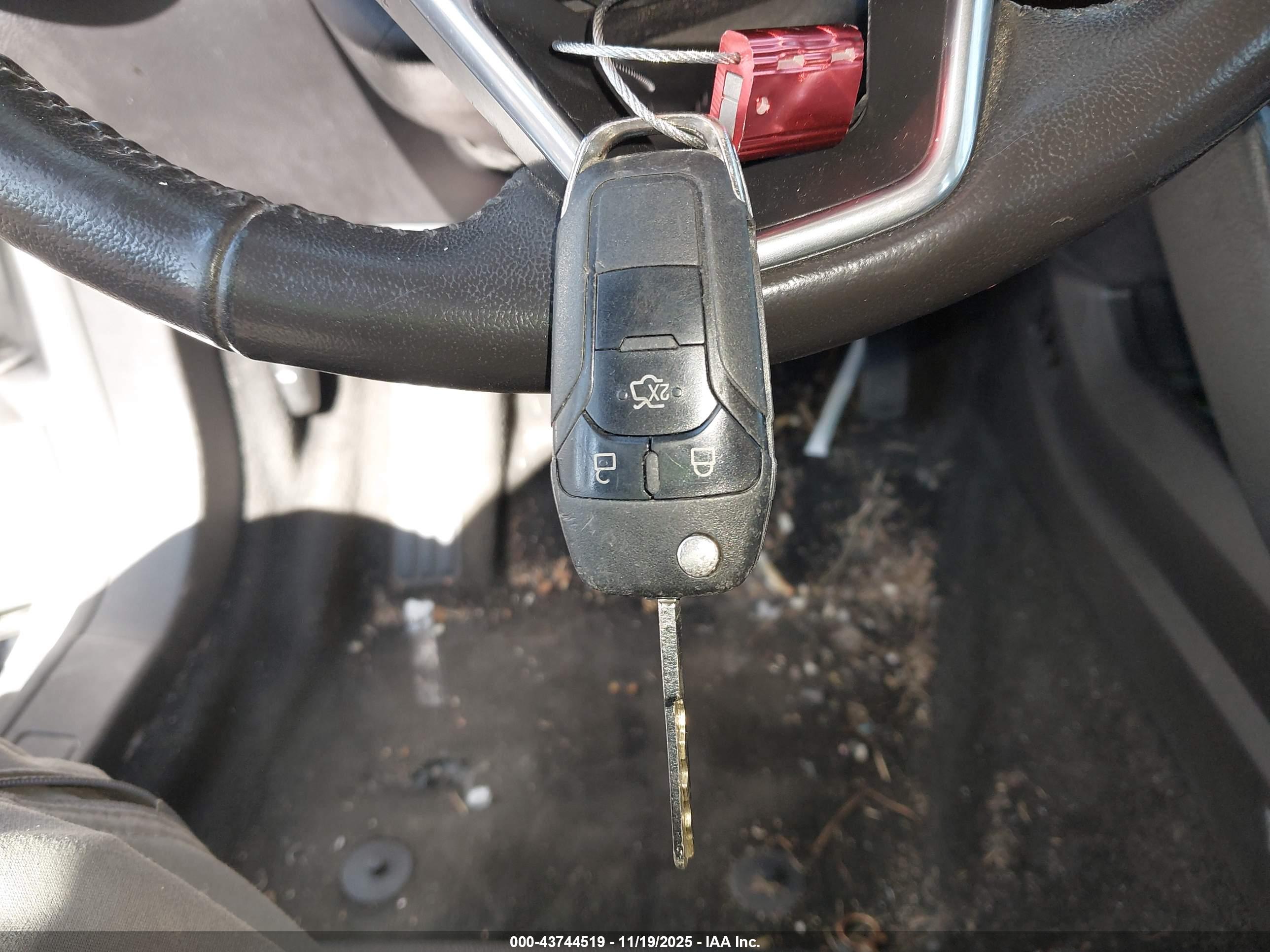 FORD FUSION image 11