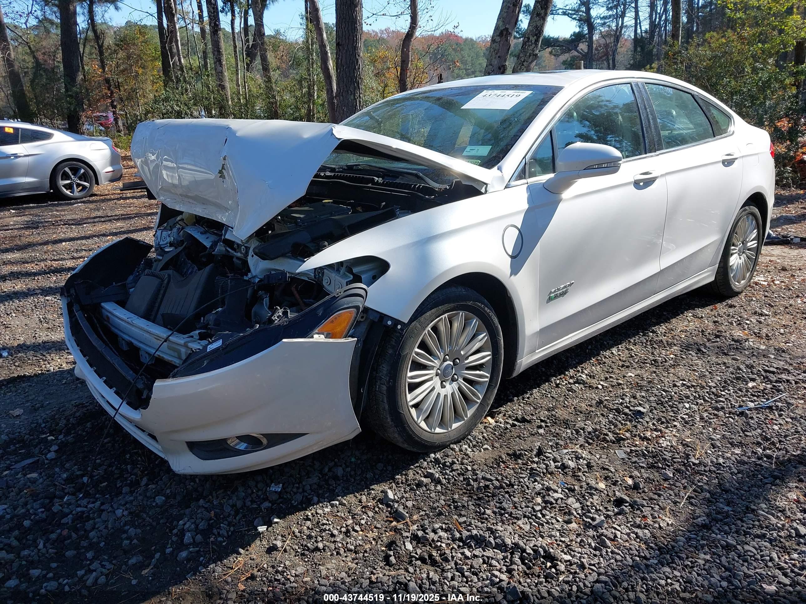 FORD FUSION image 2