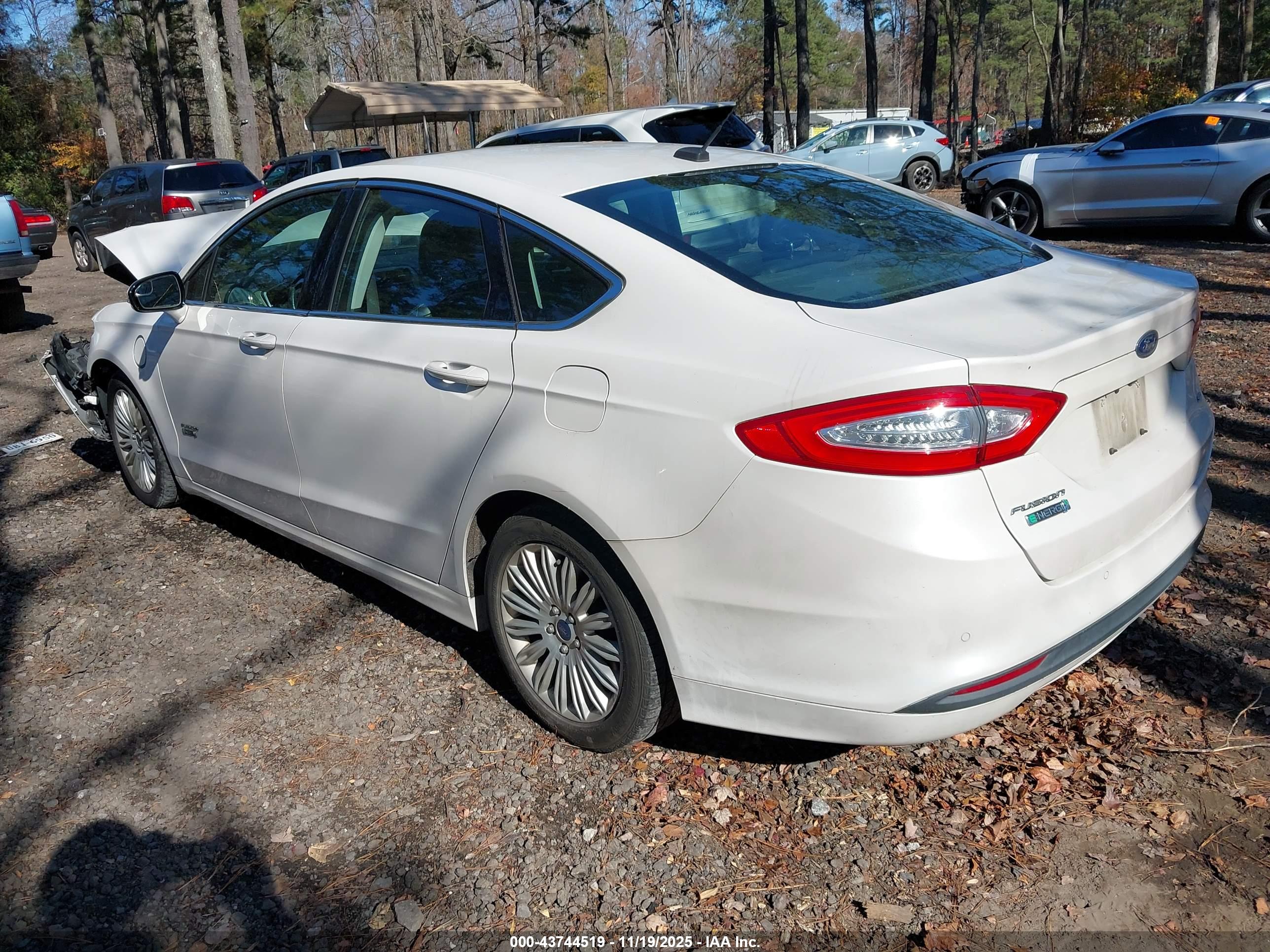 FORD FUSION image 3