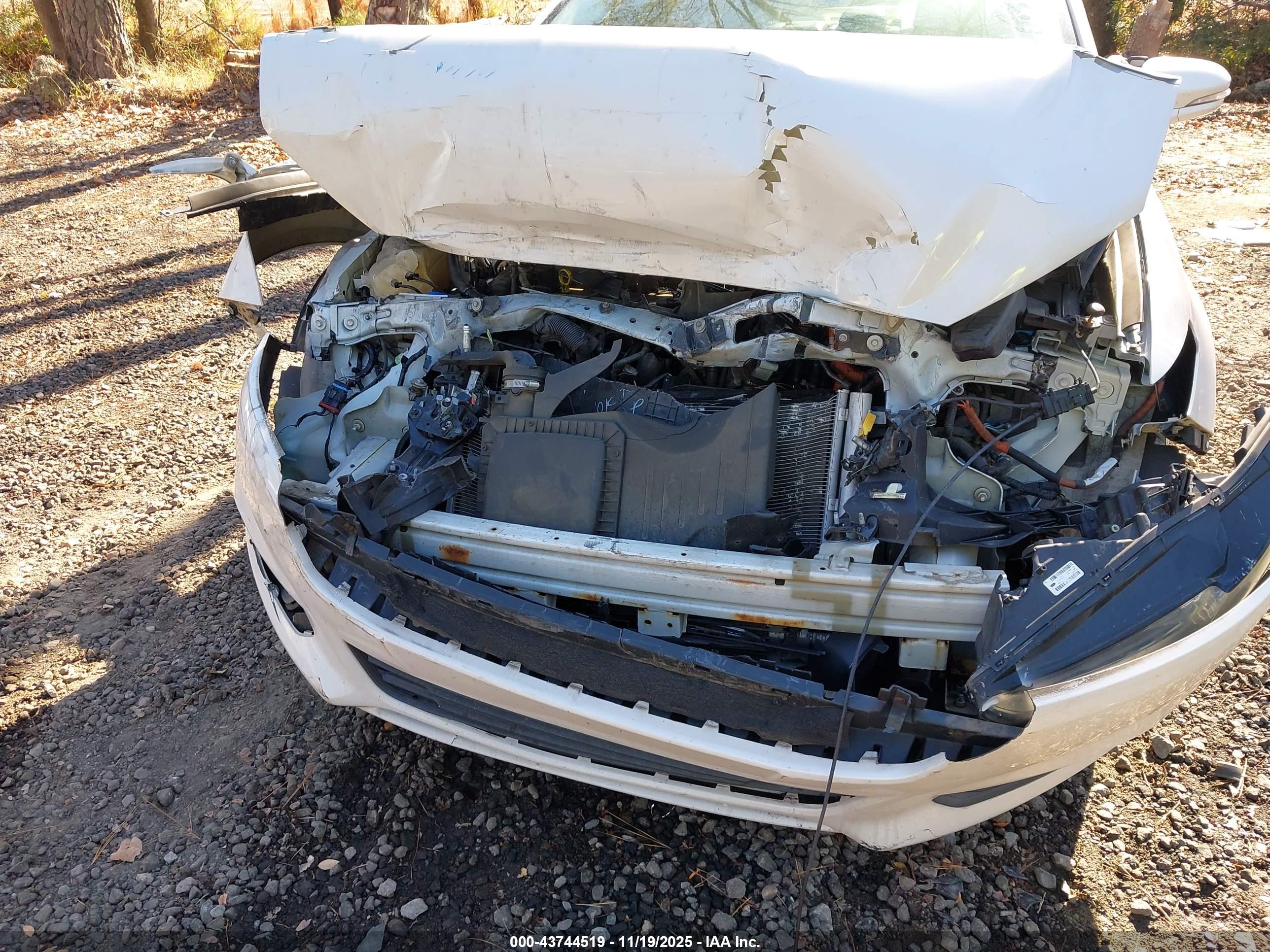 FORD FUSION image 6